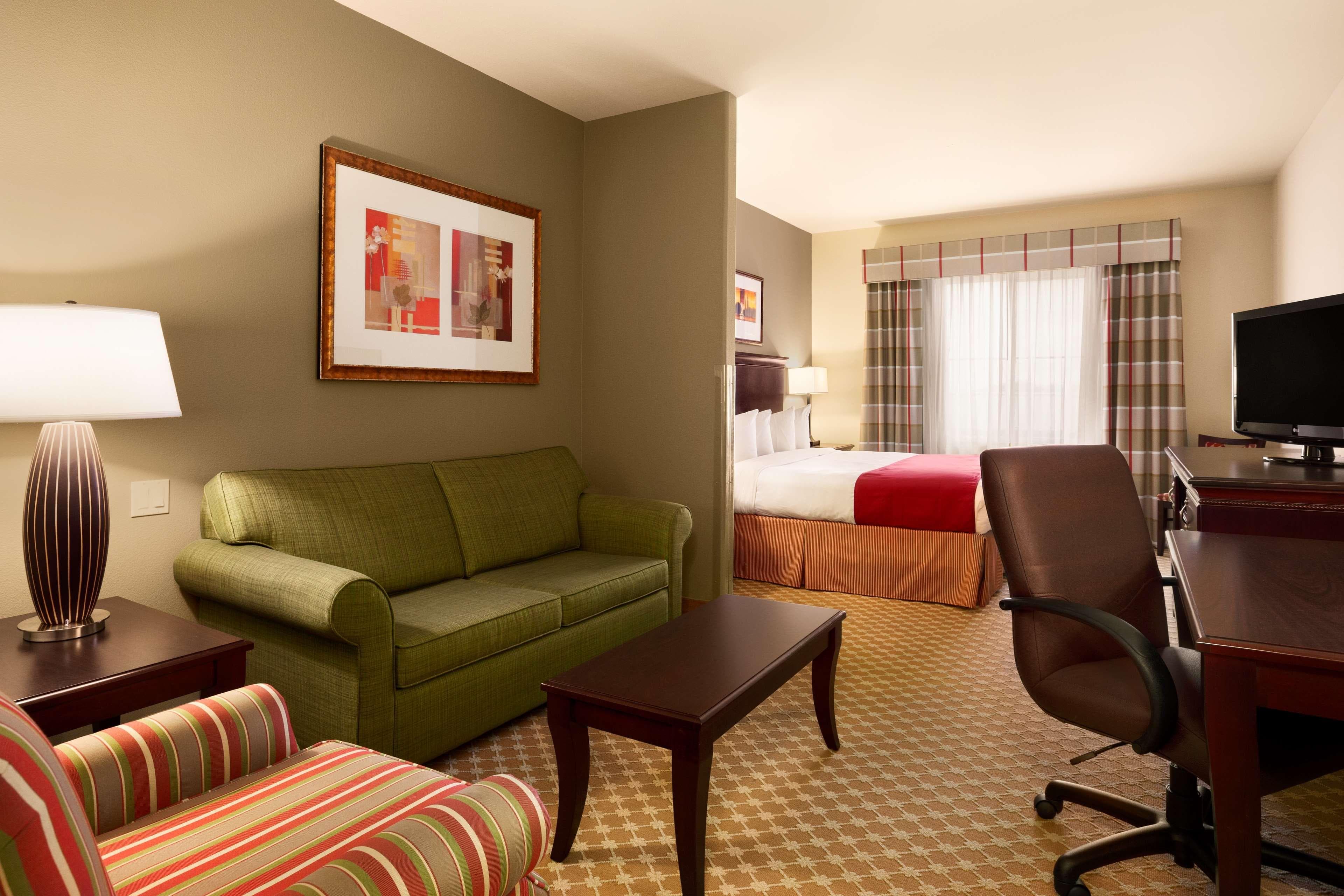 Country Inn & Suites by Radisson, College Station, TX - Image 3