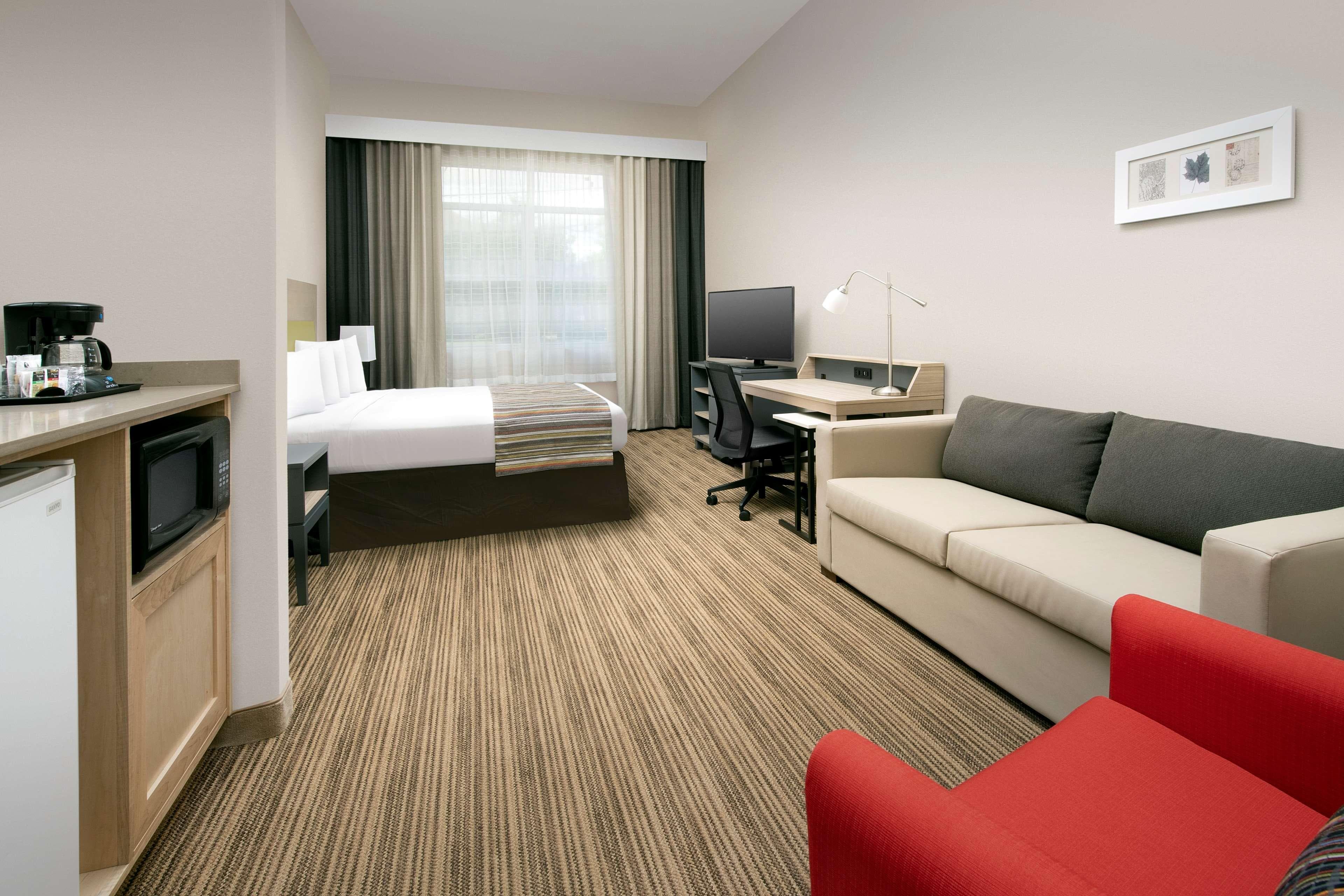 Country Inn & Suites by Radisson, Humble IAH East - Image 4