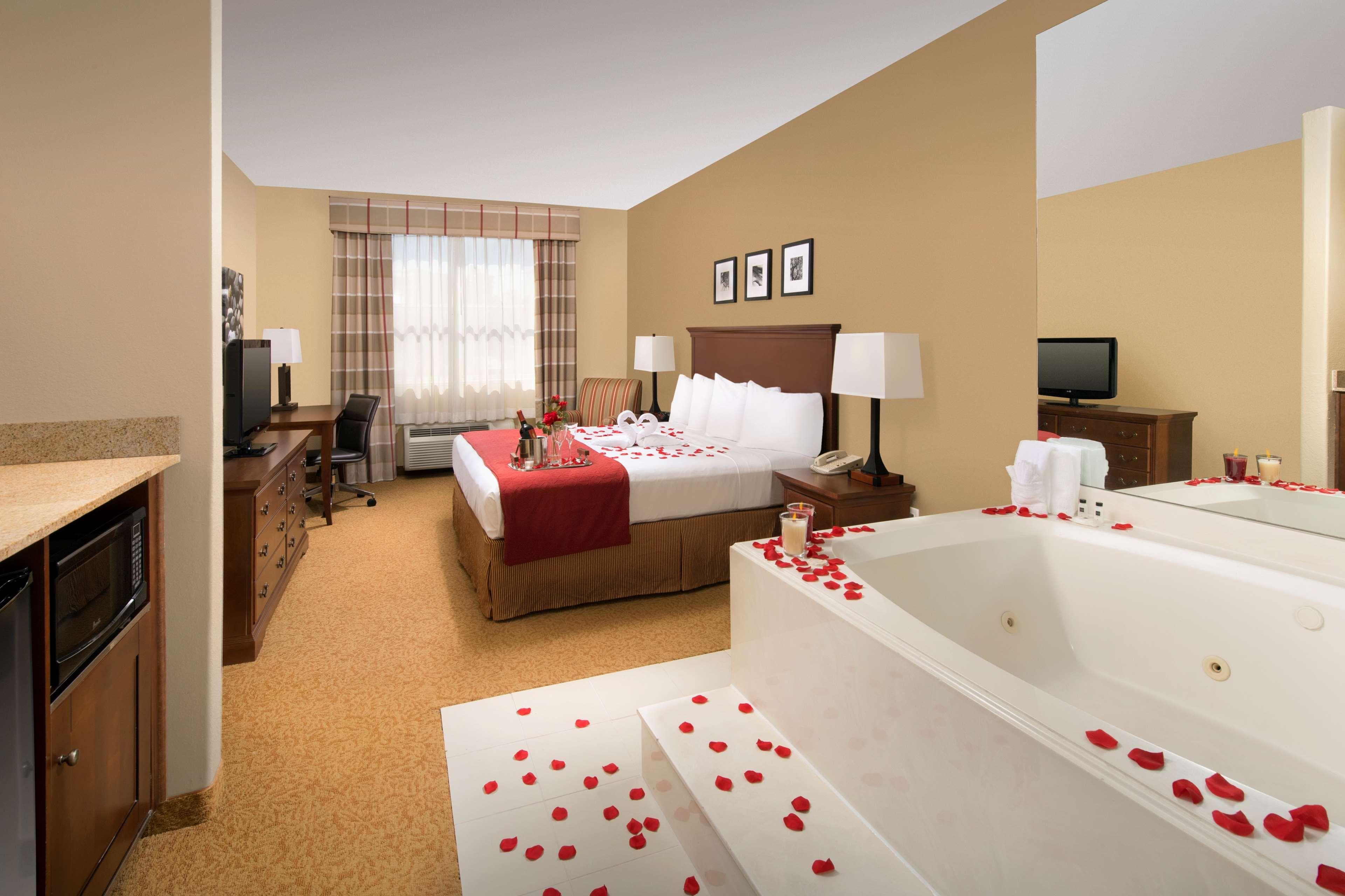 Country Inn & Suites by Radisson, Humble IAH East — 6