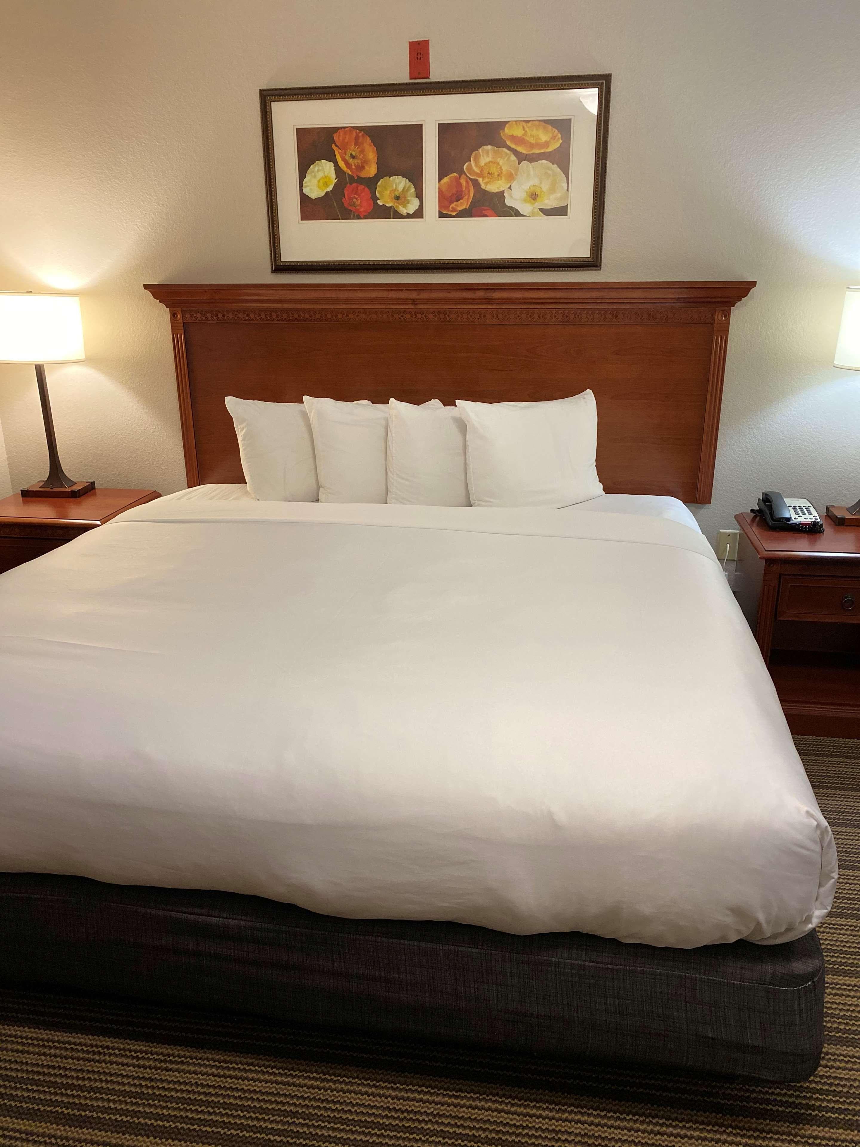Country Inn & Suites by Radisson, Fort Worth, TX - Image 2