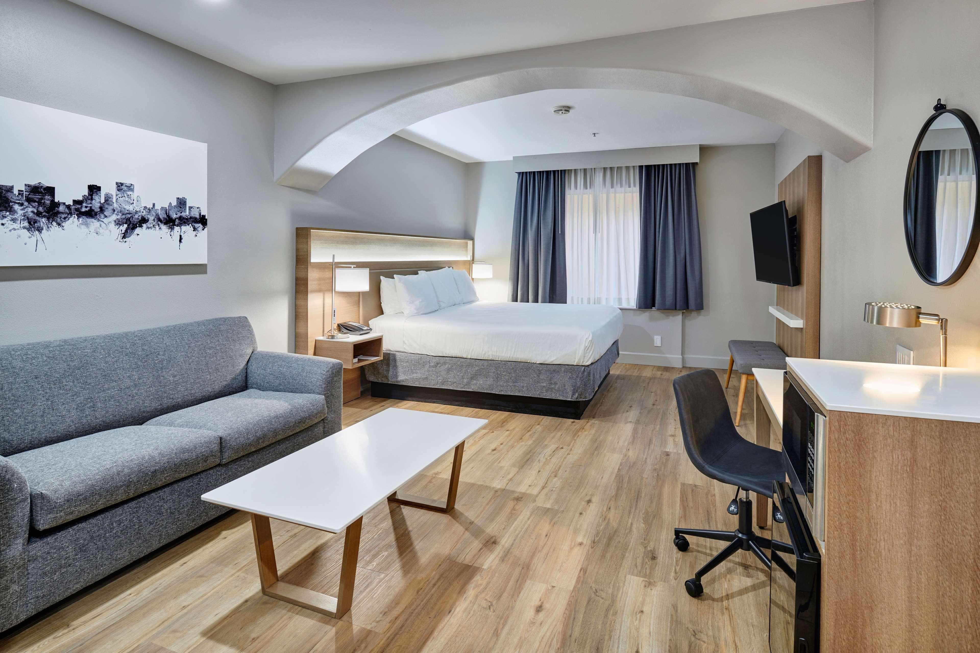 Radisson Hotel El Paso Airport — 16