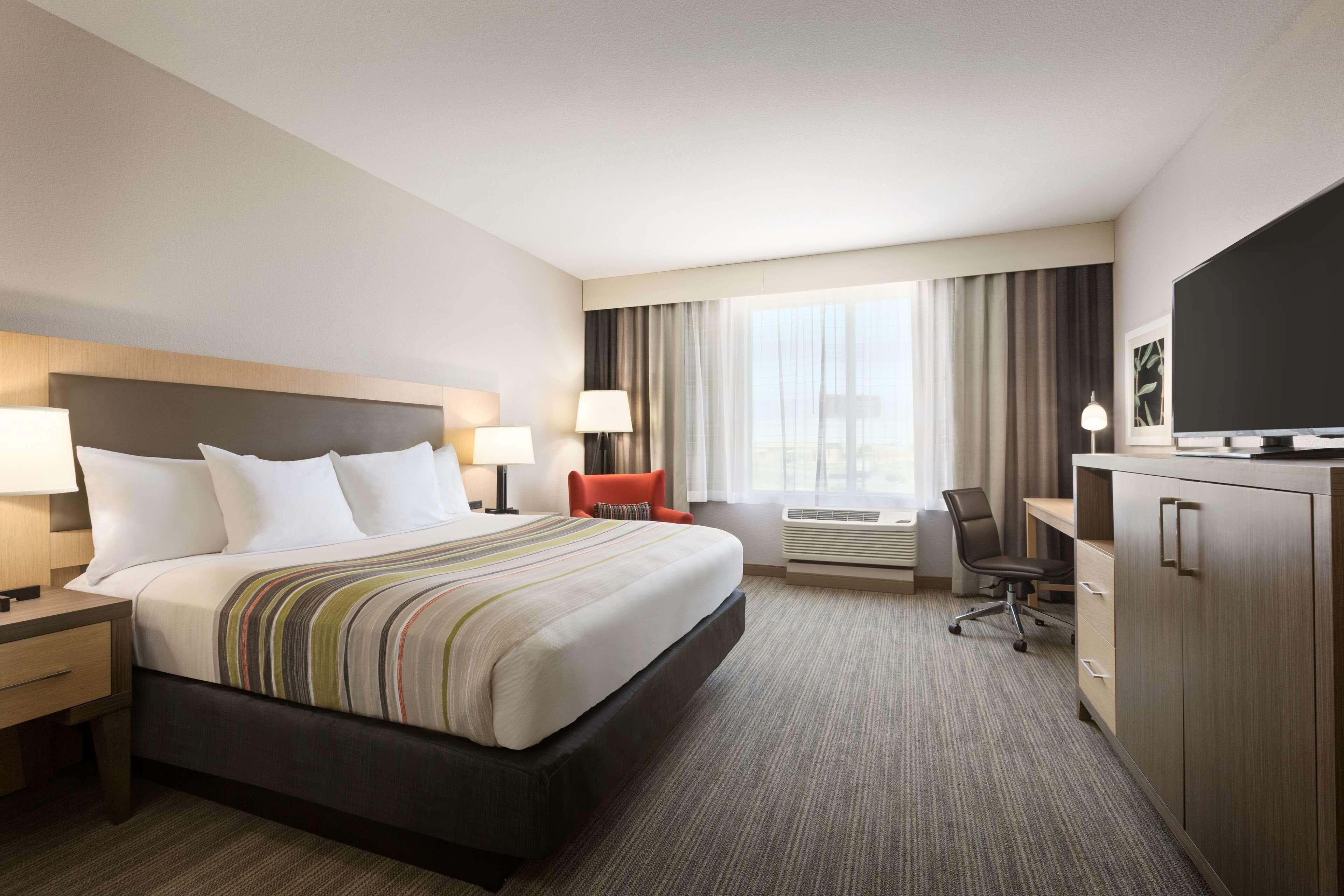 Country Inn & Suites by Radisson, New Braunfels, TX - Image 2