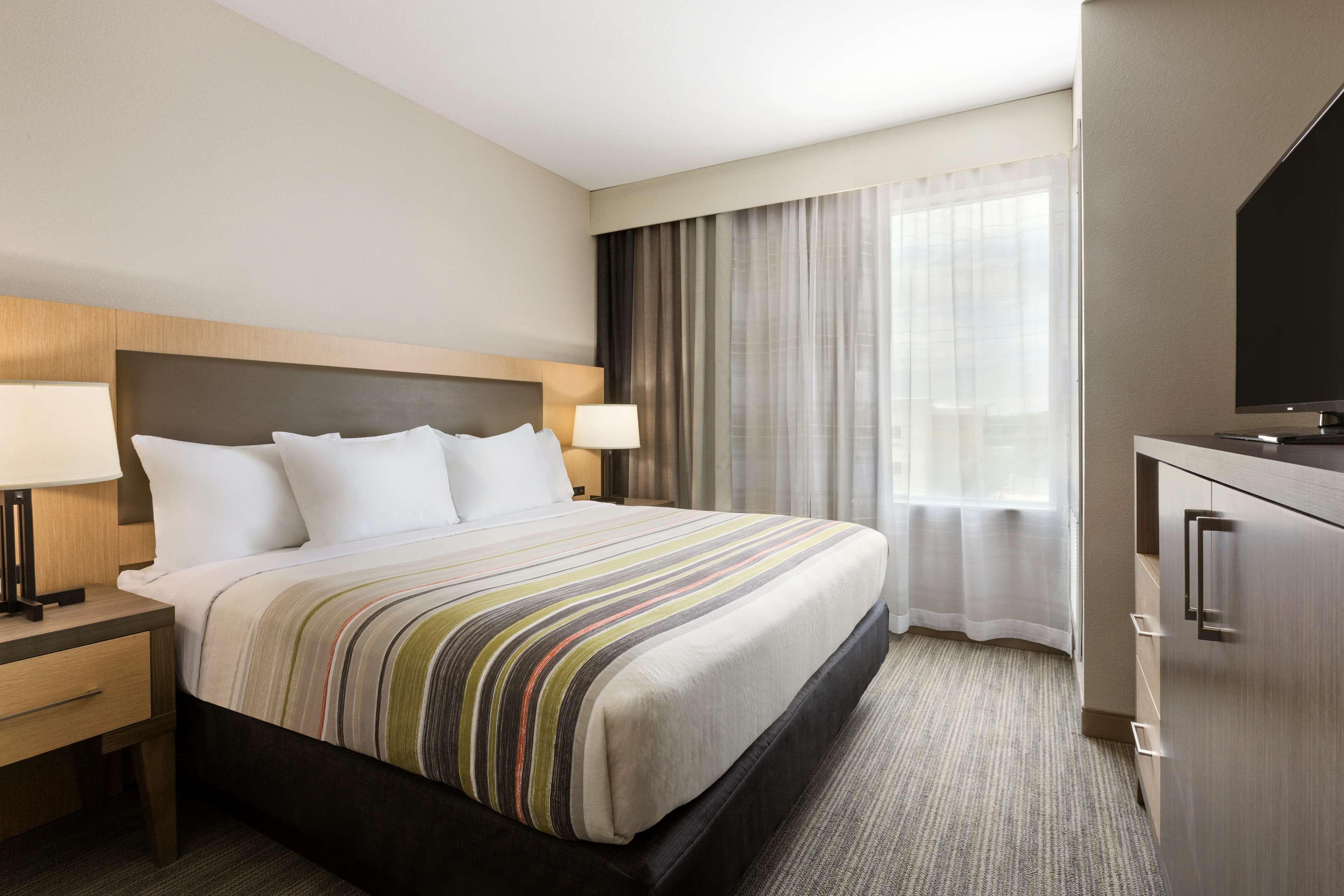 Country Inn & Suites by Radisson, New Braunfels, TX - Image 3