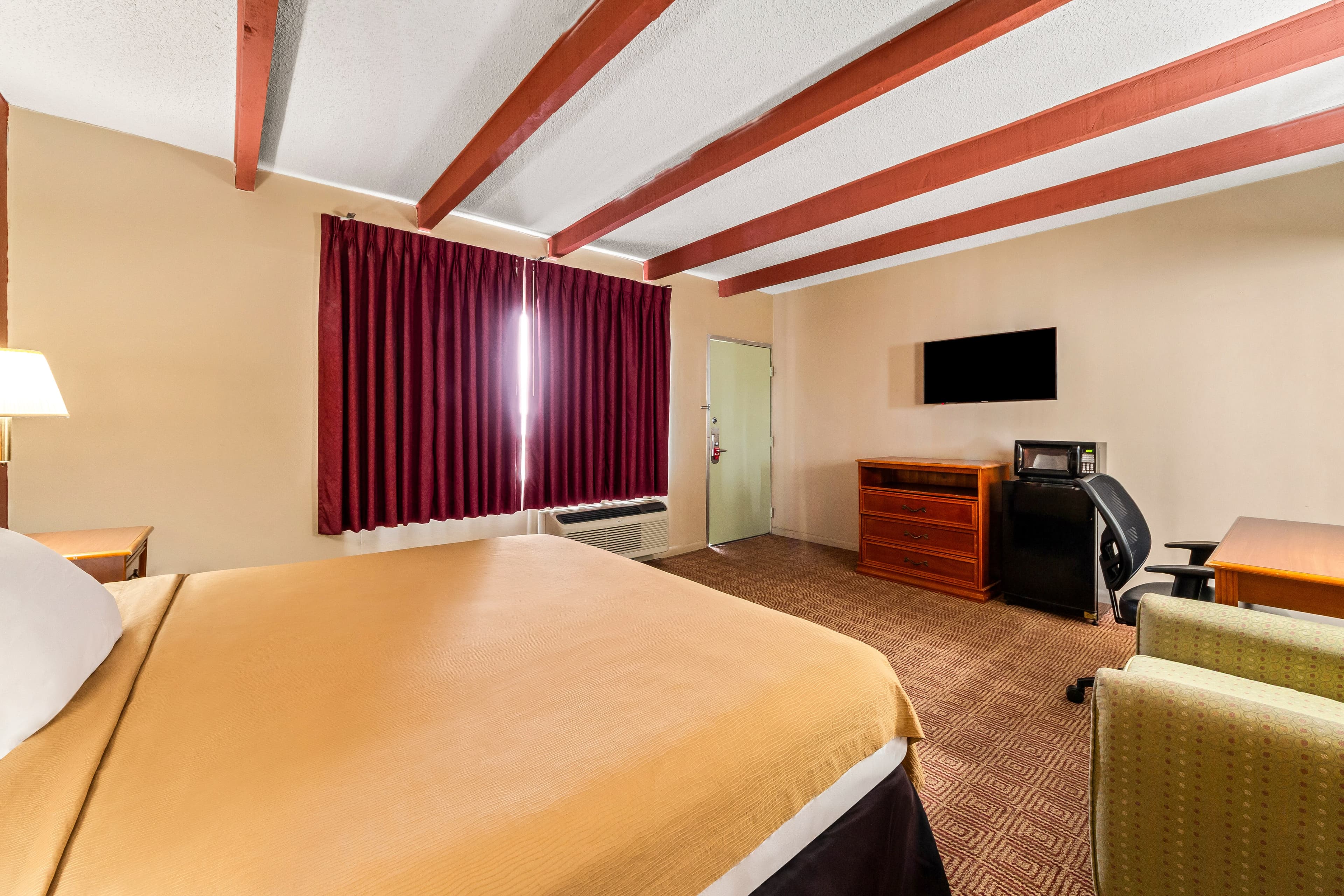 Econo Lodge Del Rio — 15