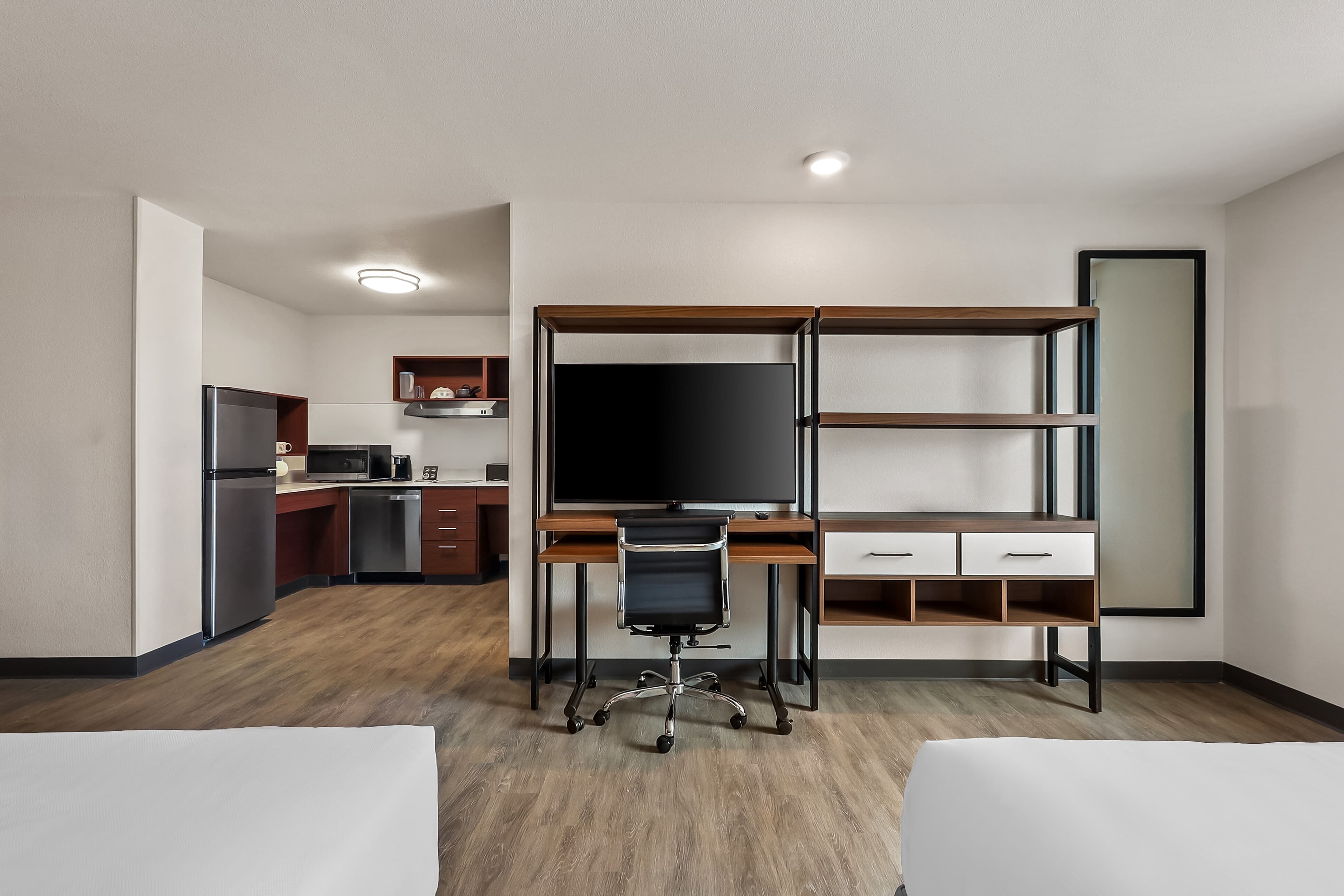 Everhome Suites El Paso Airport near Fort Bliss — 7