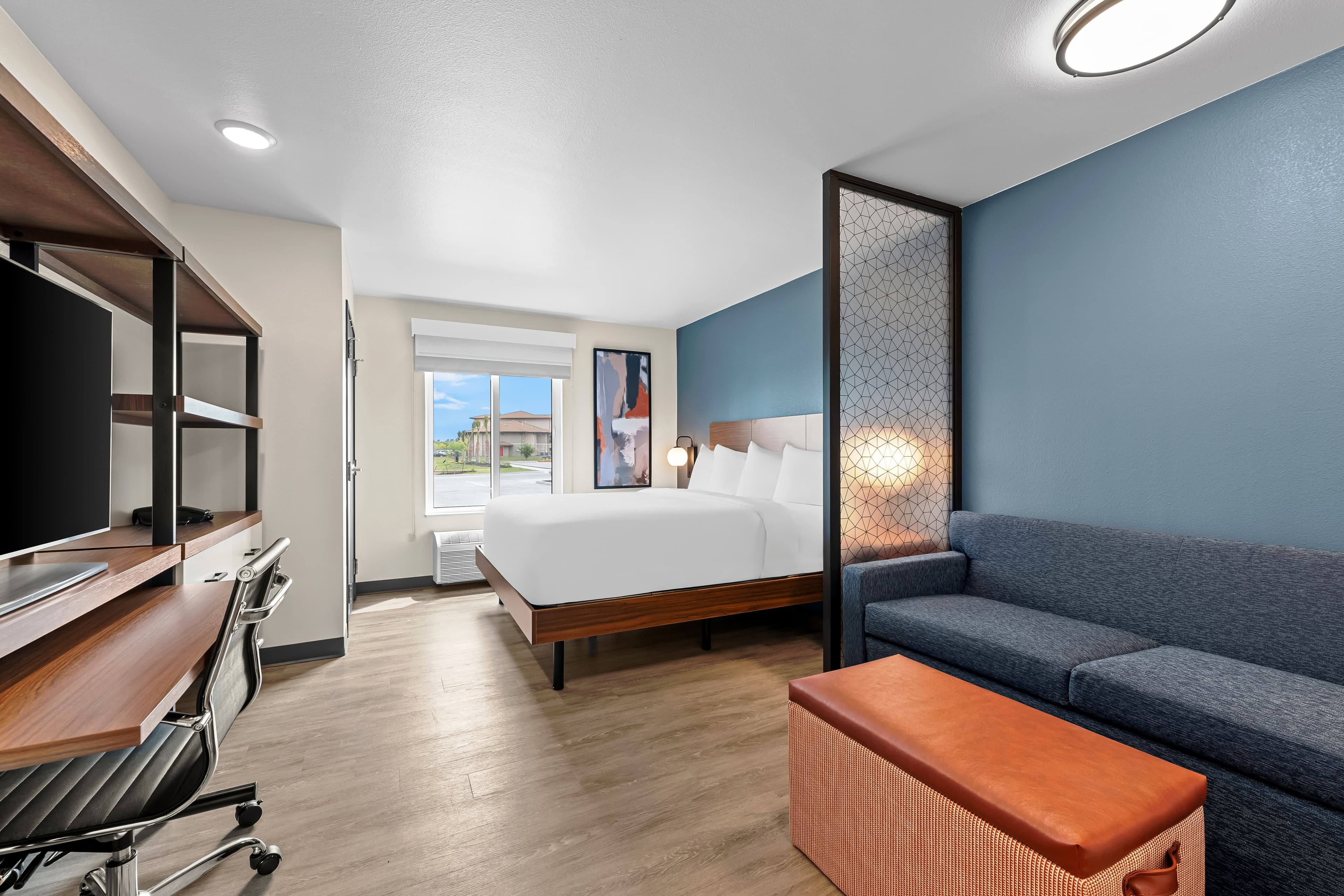 Everhome Suites Brownsville - Image 1