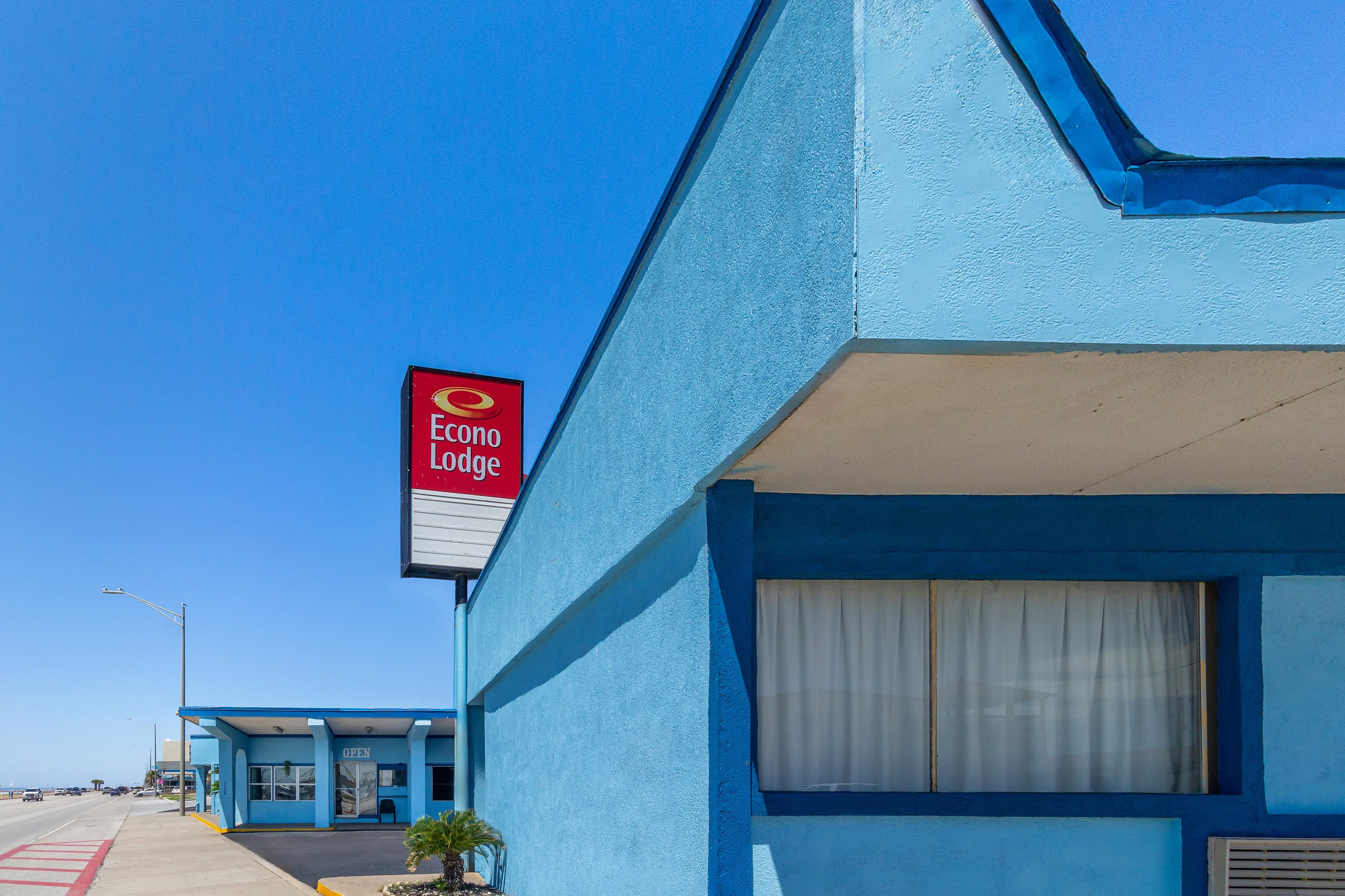 Econo Lodge Galveston Seawall - Image 1