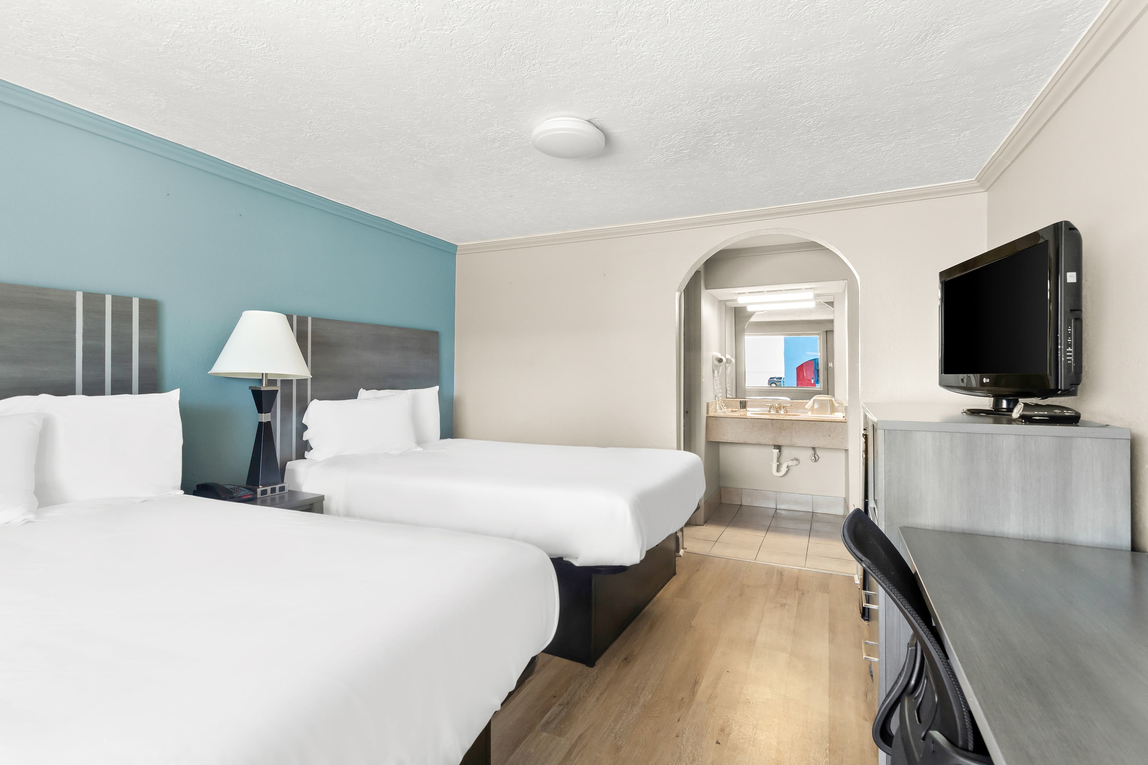 Econo Lodge Galveston Seawall — 9