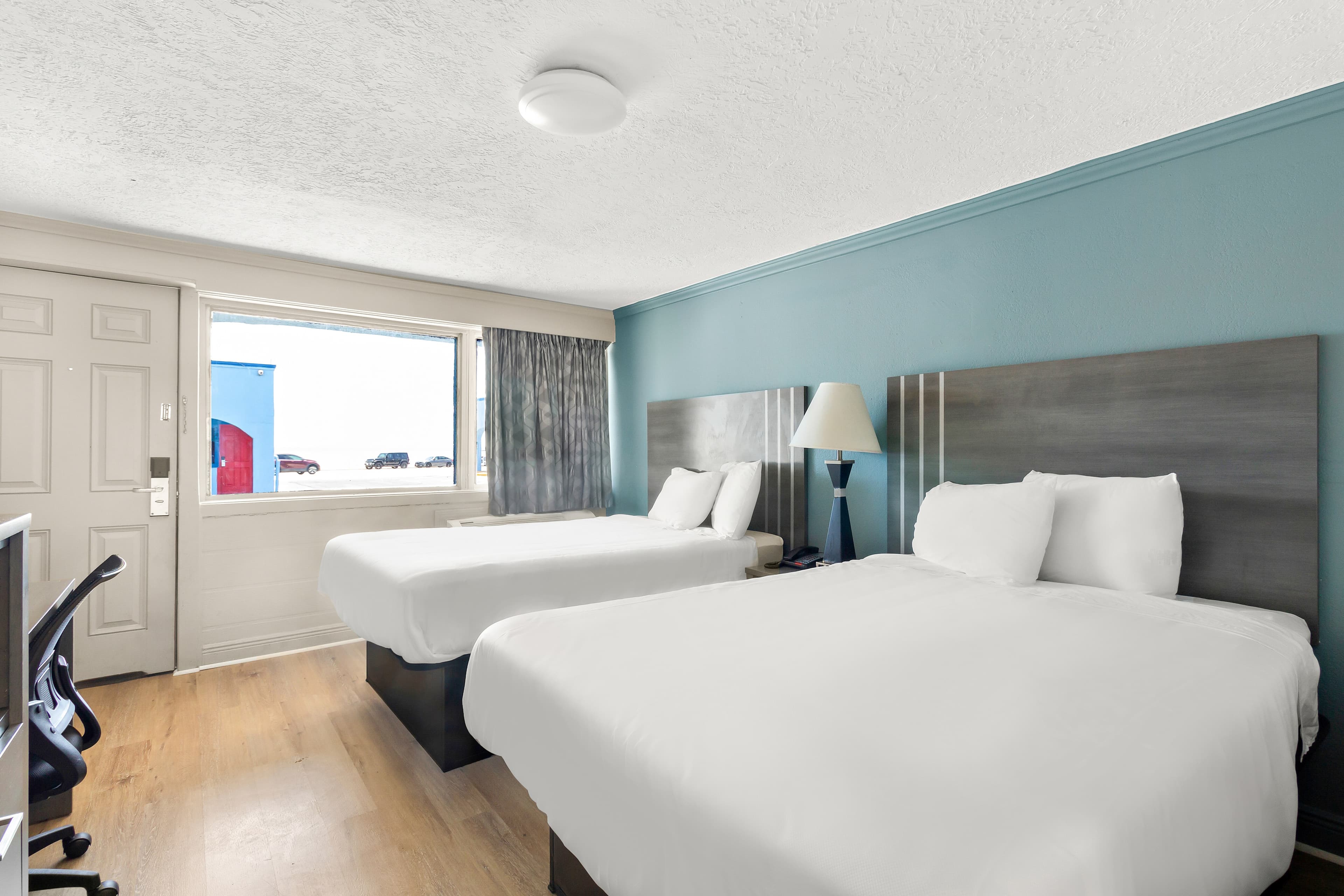 Econo Lodge Galveston Seawall — 10