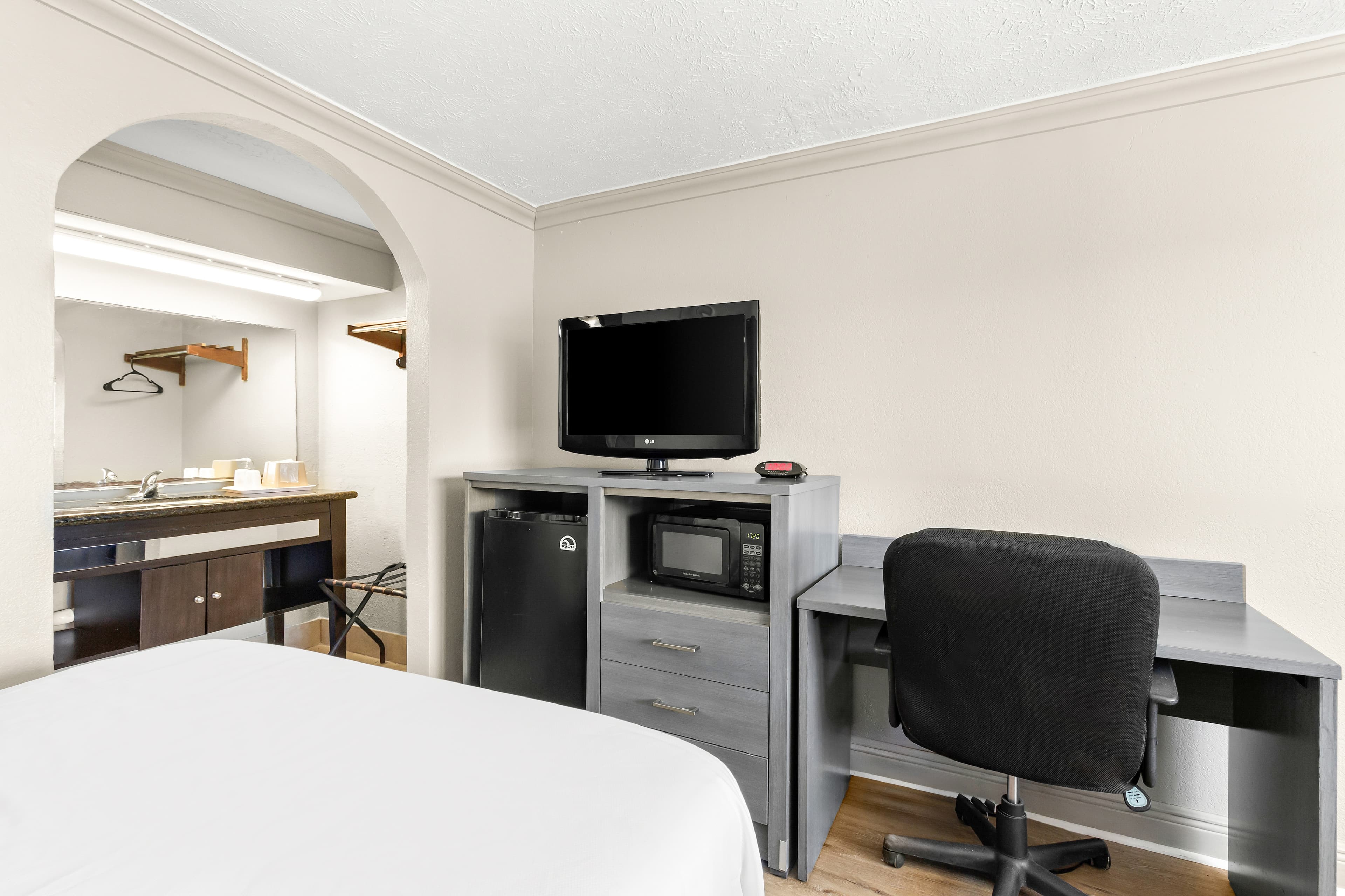 Econo Lodge Galveston Seawall — 6