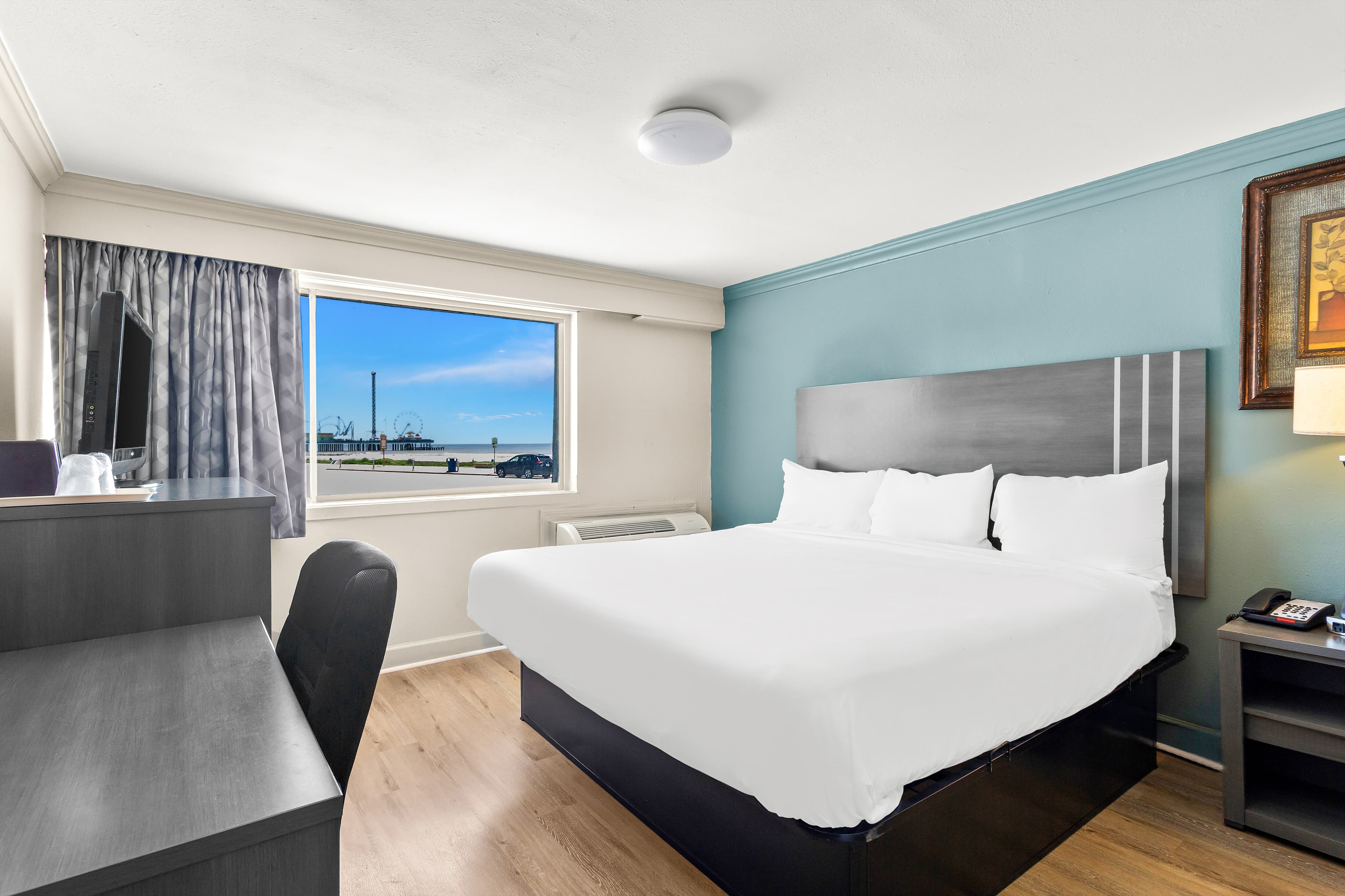 Econo Lodge Galveston Seawall — 14