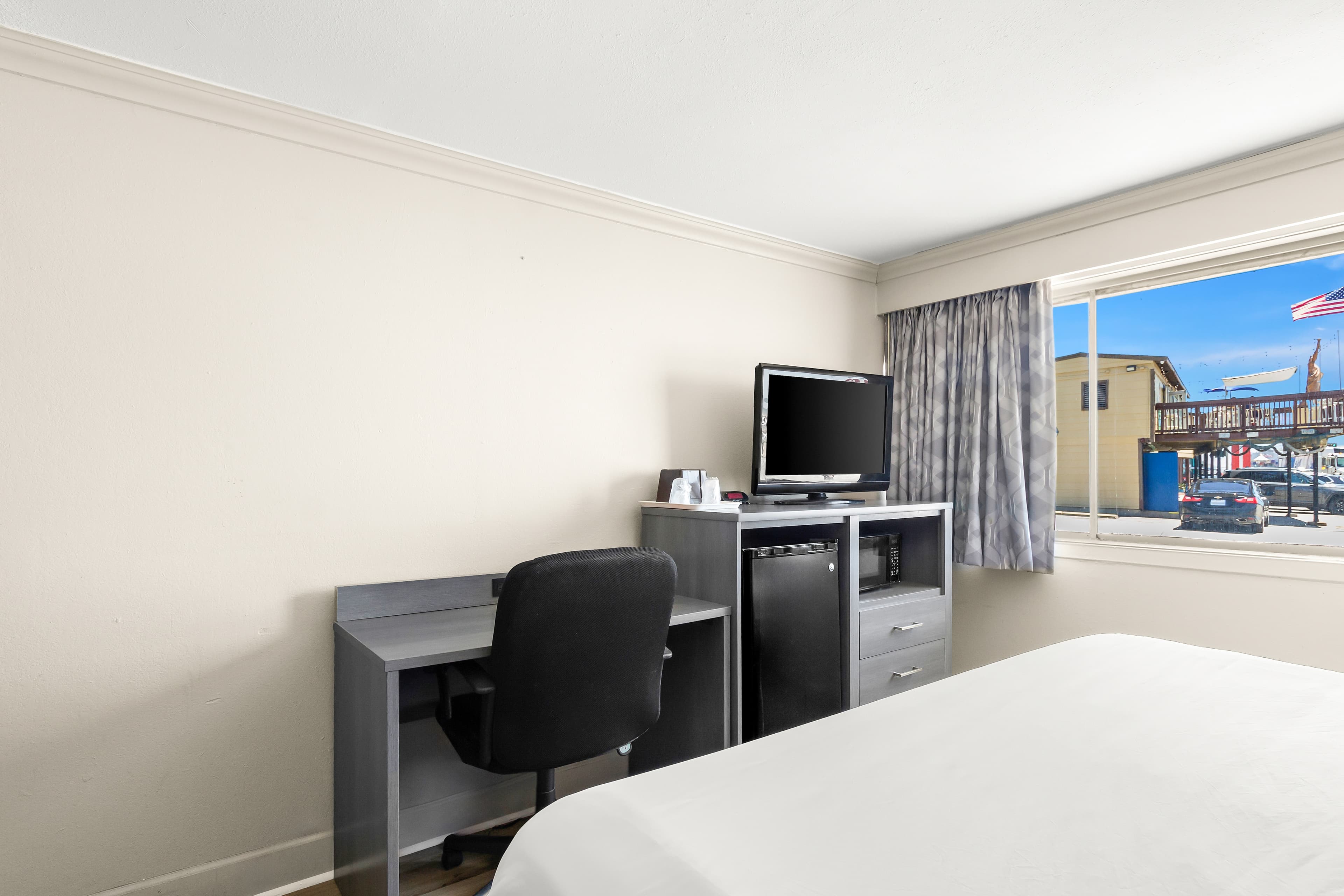 Econo Lodge Galveston Seawall — 16