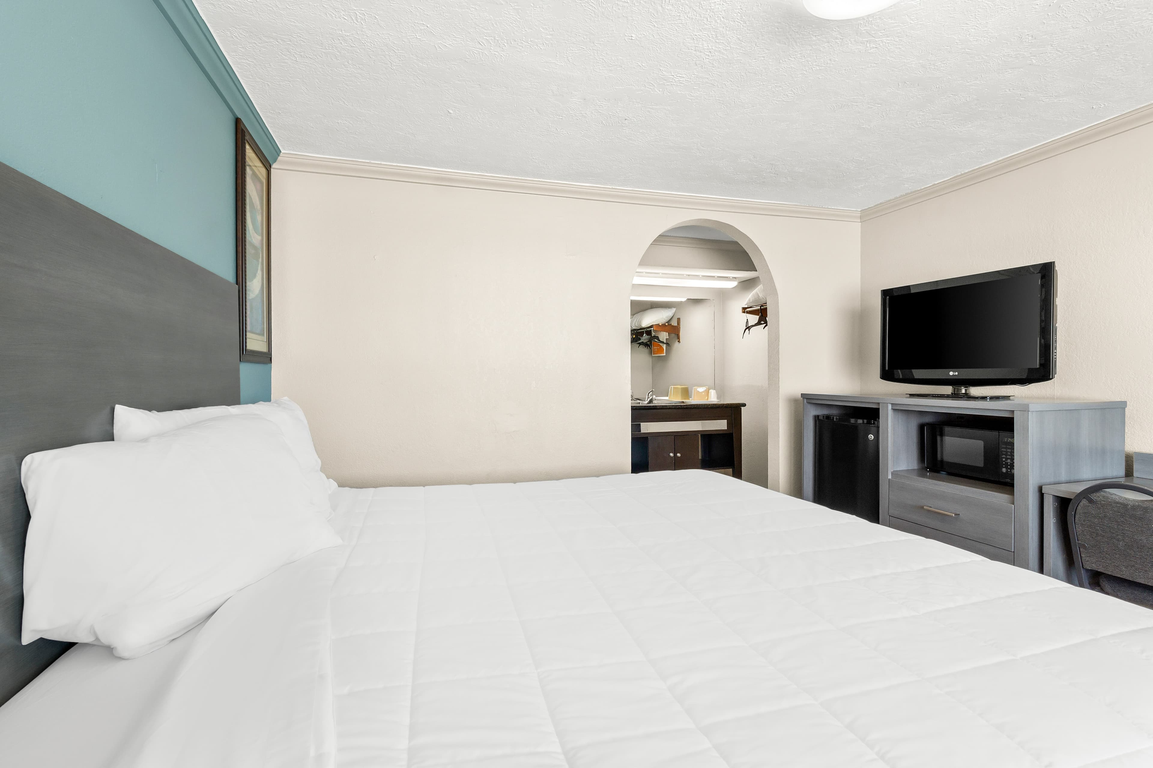 Econo Lodge Galveston Seawall — 12
