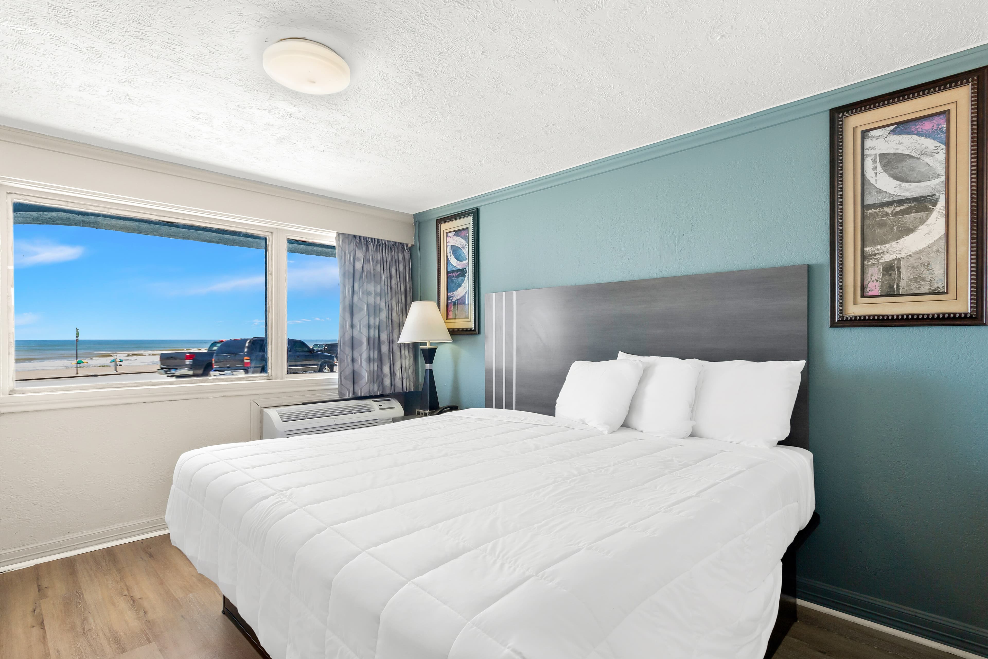 Econo Lodge Galveston Seawall — 13