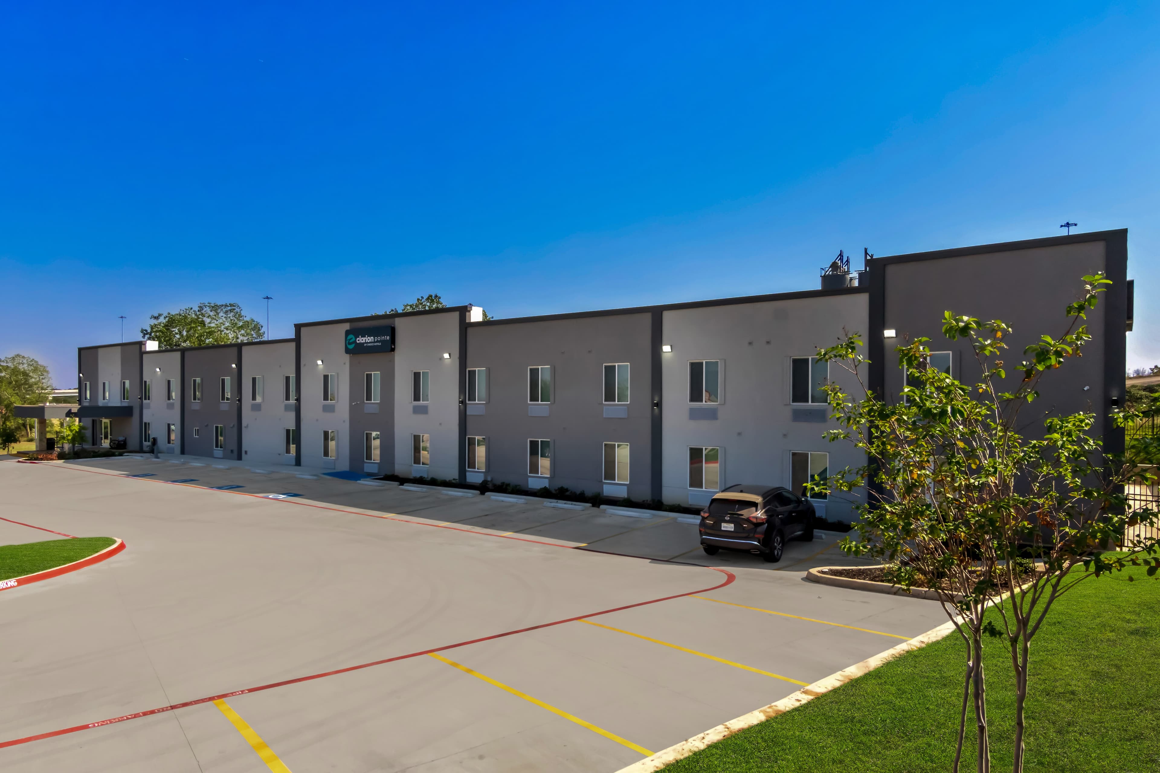 Clarion Pointe Fort Worth East - Arlington - Image 1