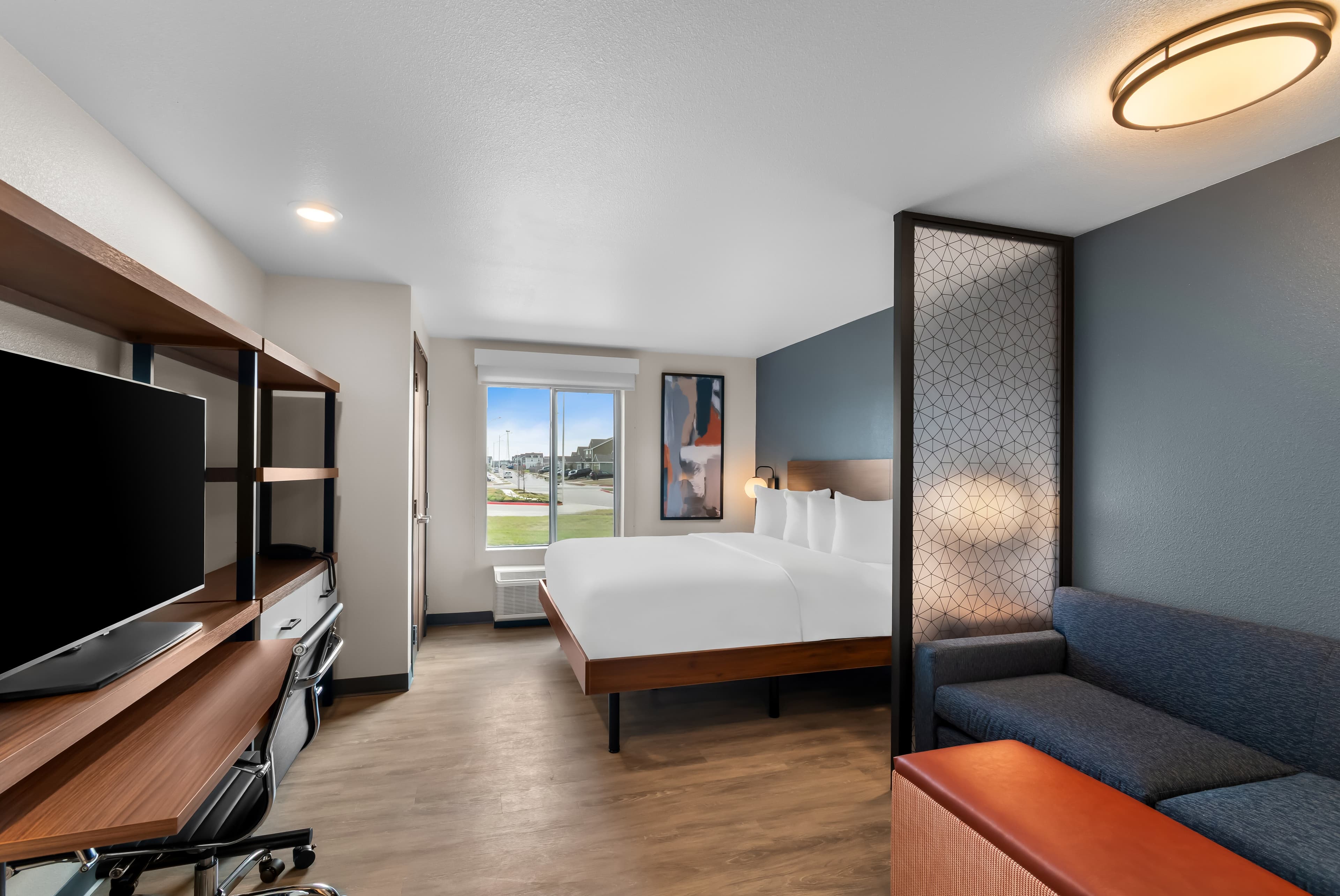 Everhome Suites Bastrop - Image 1