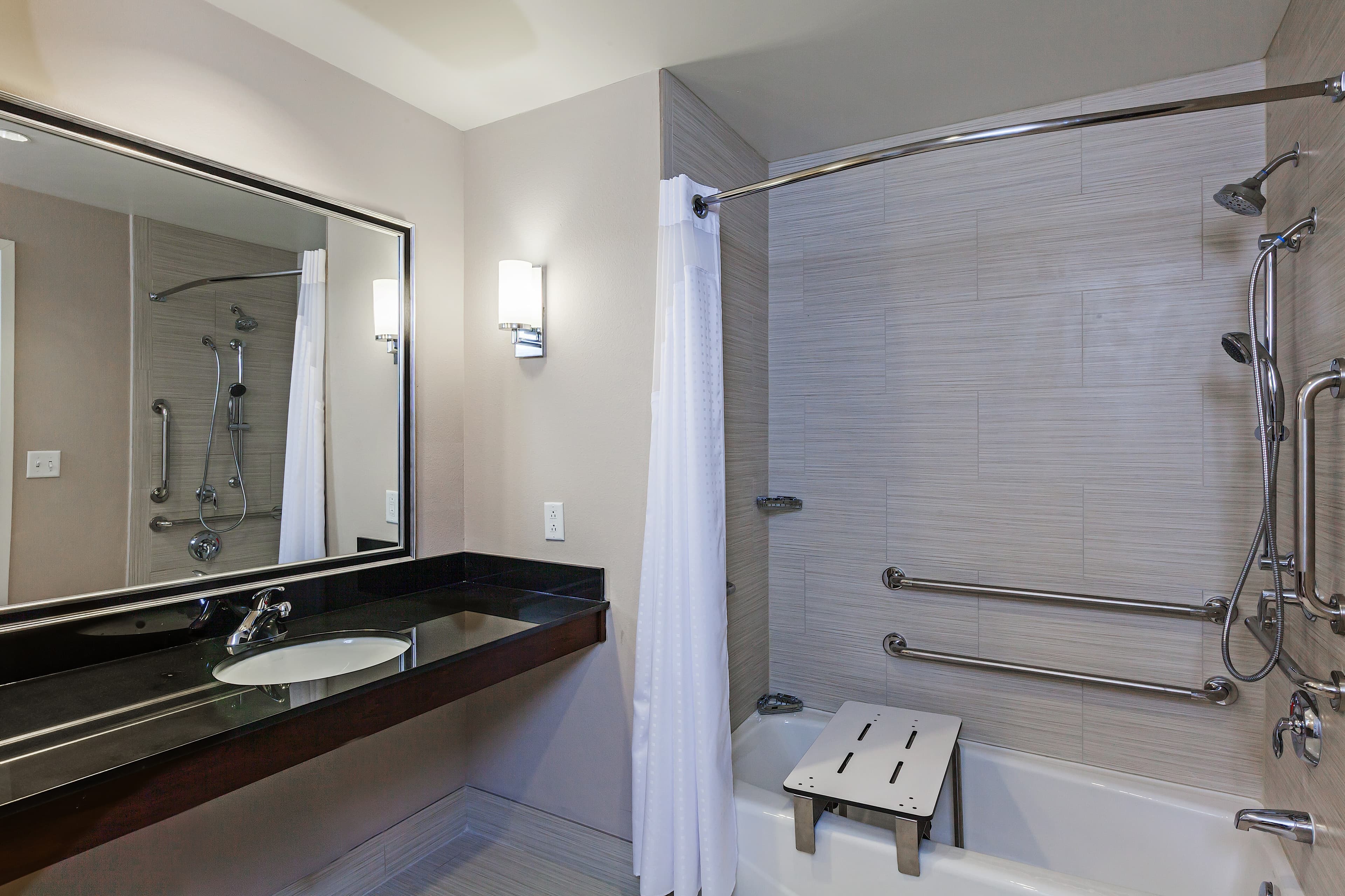Clarion Hotel The Colony - Plano West — 10
