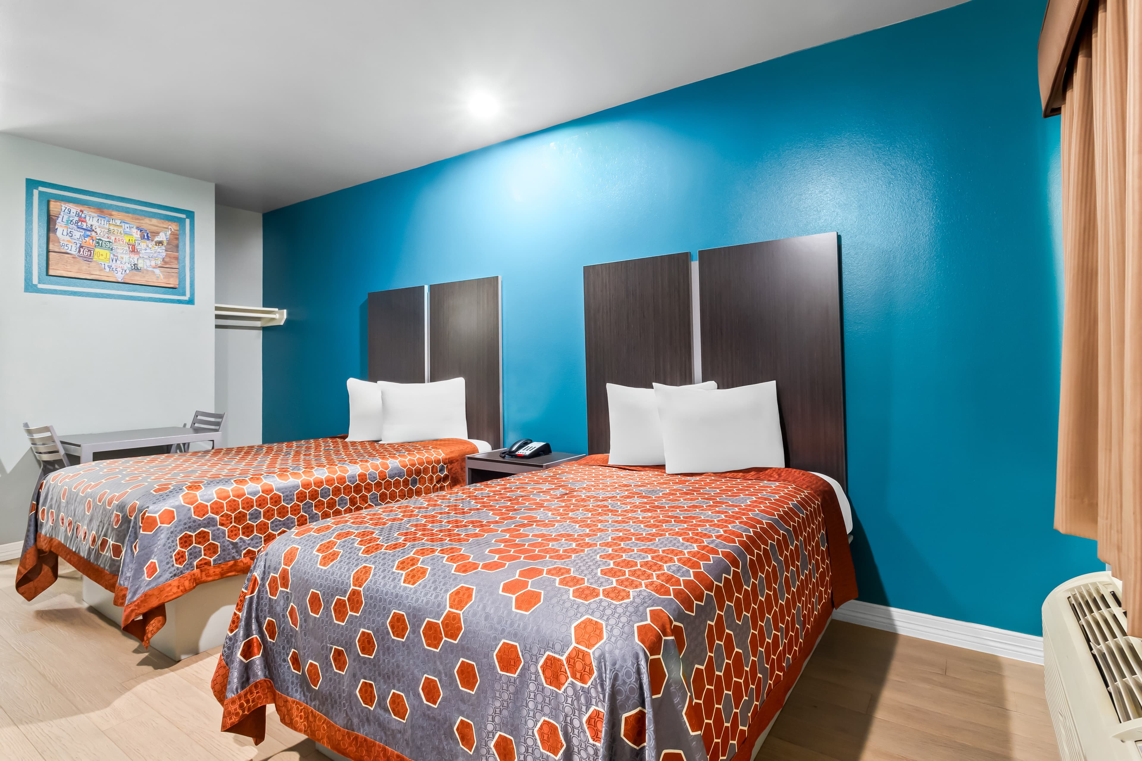 Econo Lodge Inn & Suites Channelview - Houston East — 6