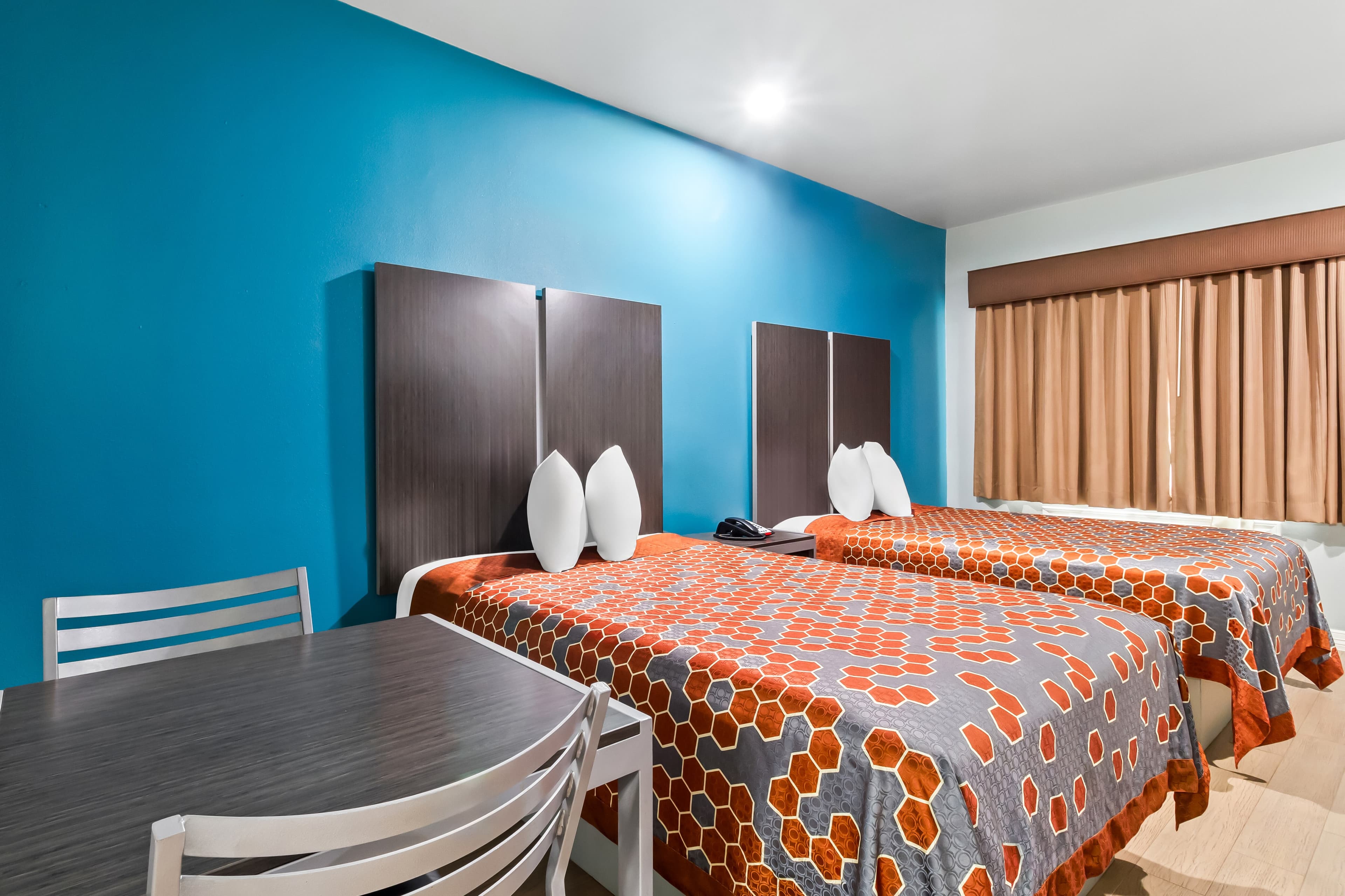 Econo Lodge Inn & Suites Channelview - Houston East — 8