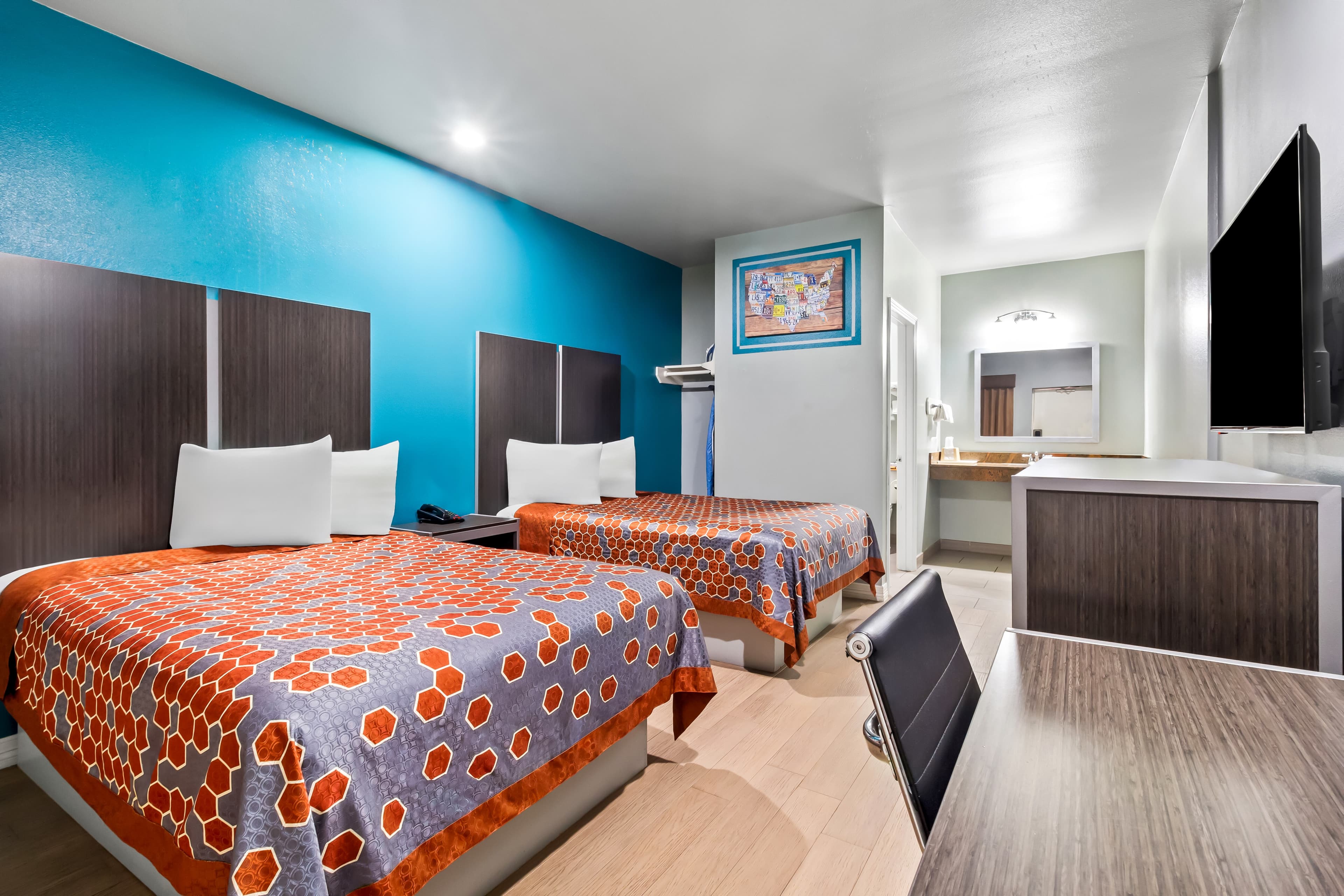 Econo Lodge Inn & Suites Channelview - Houston East - Image 2