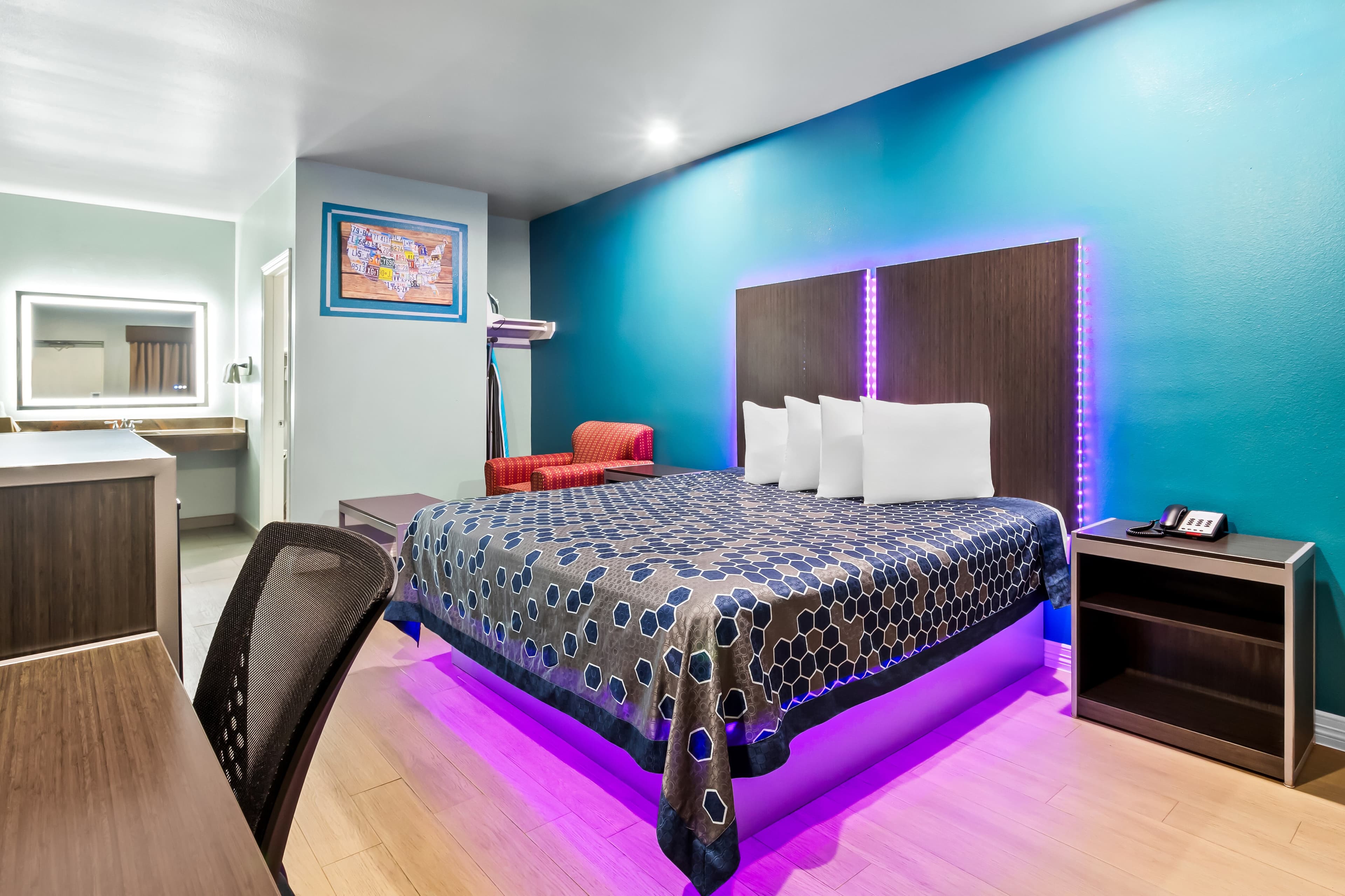 Econo Lodge Inn & Suites Channelview - Houston East — 17