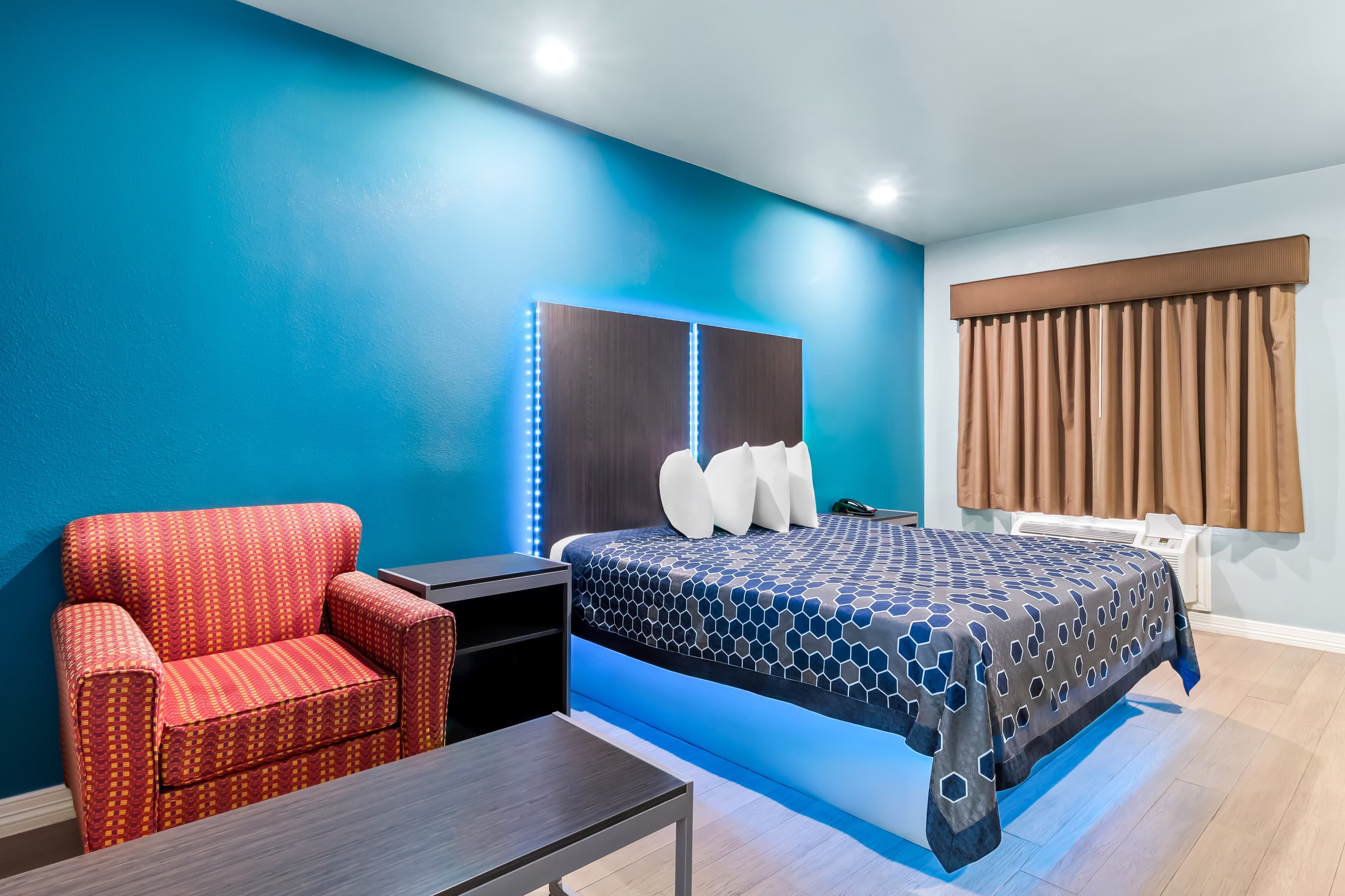 Econo Lodge Inn & Suites Channelview - Houston East — 27