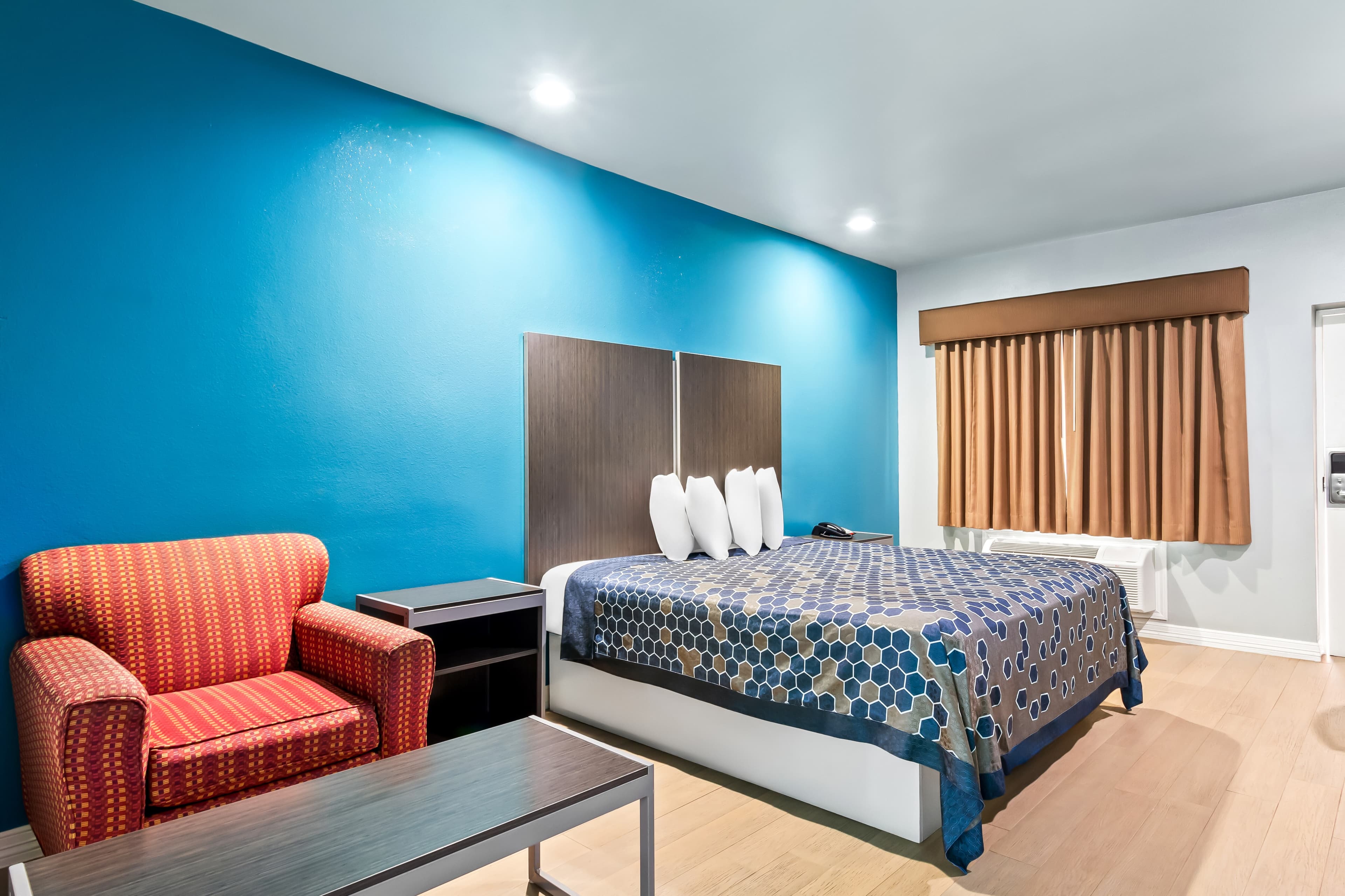 Econo Lodge Inn & Suites Channelview - Houston East — 29
