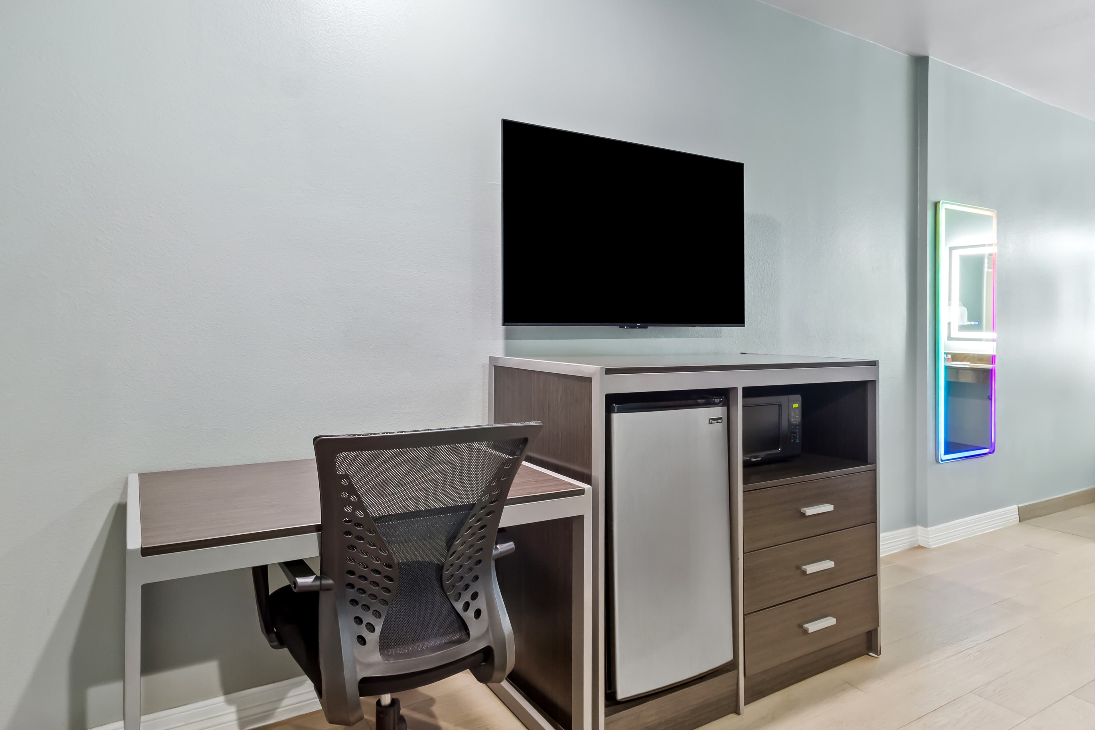 Econo Lodge Inn & Suites Channelview - Houston East — 30