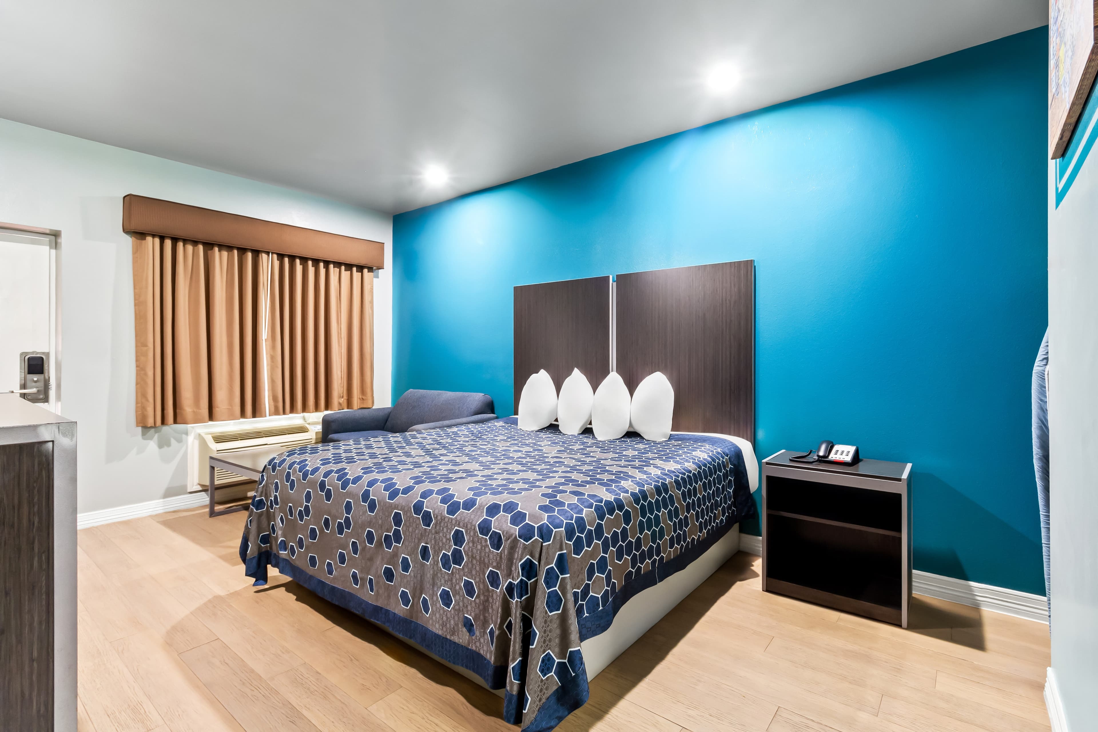 Econo Lodge Inn & Suites Channelview - Houston East — 25