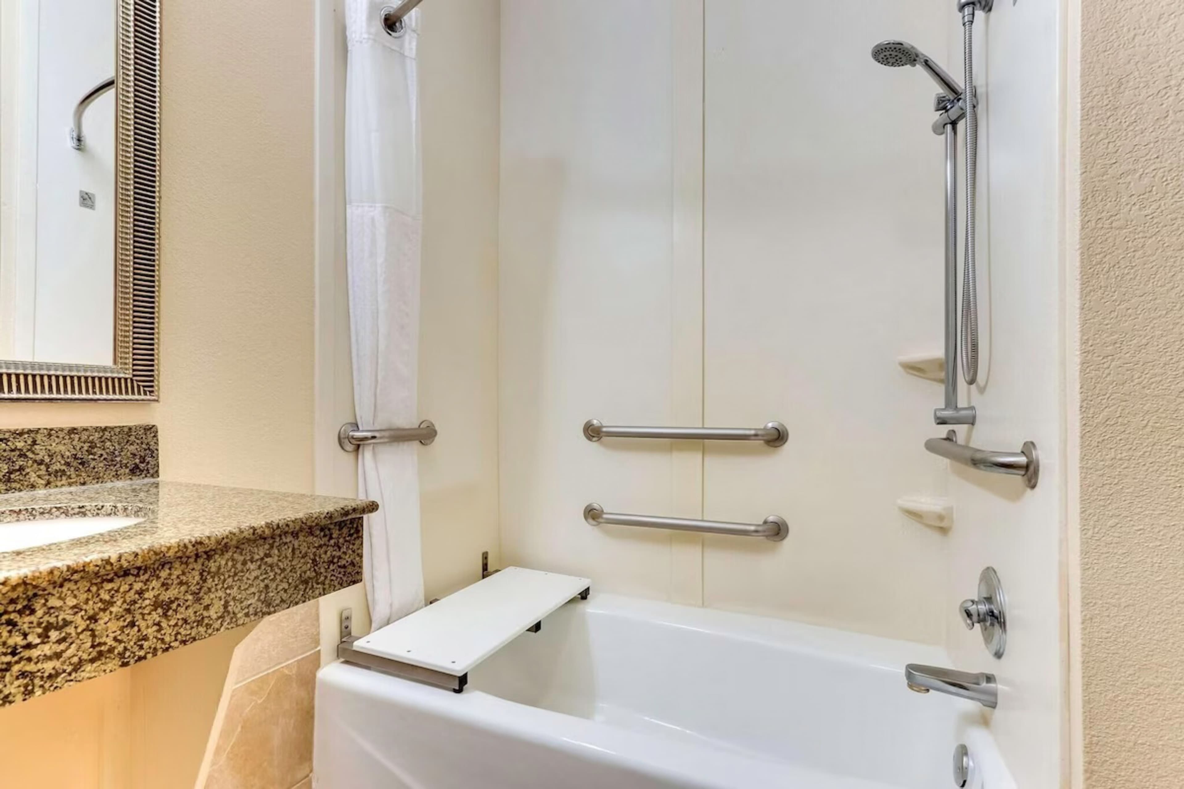 Comfort Inn & Suites Waco Woodway - Image 4