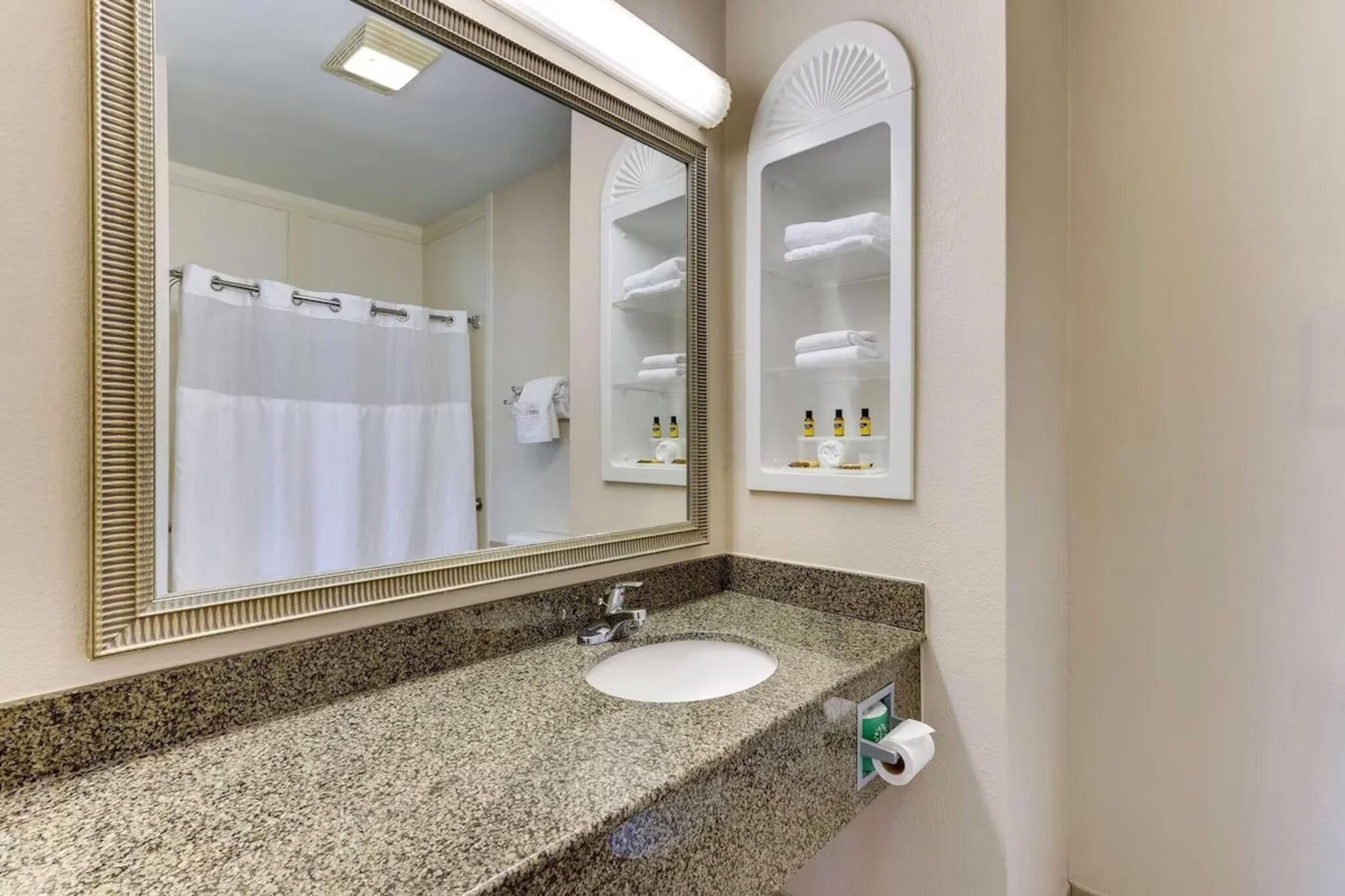 Comfort Inn & Suites Waco Woodway — 13