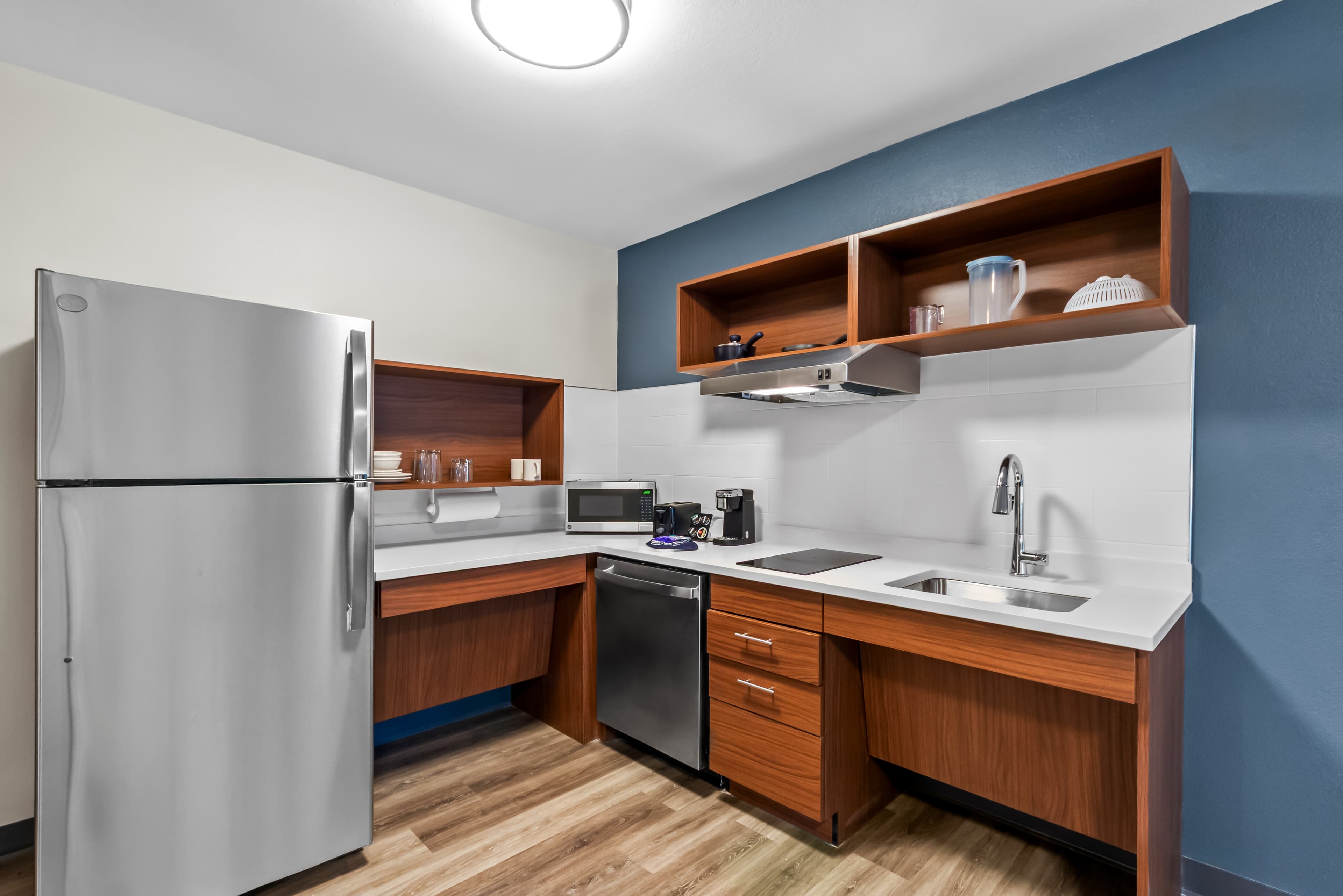 Everhome Suites San Antonio Lackland near Seaworld - Image 2