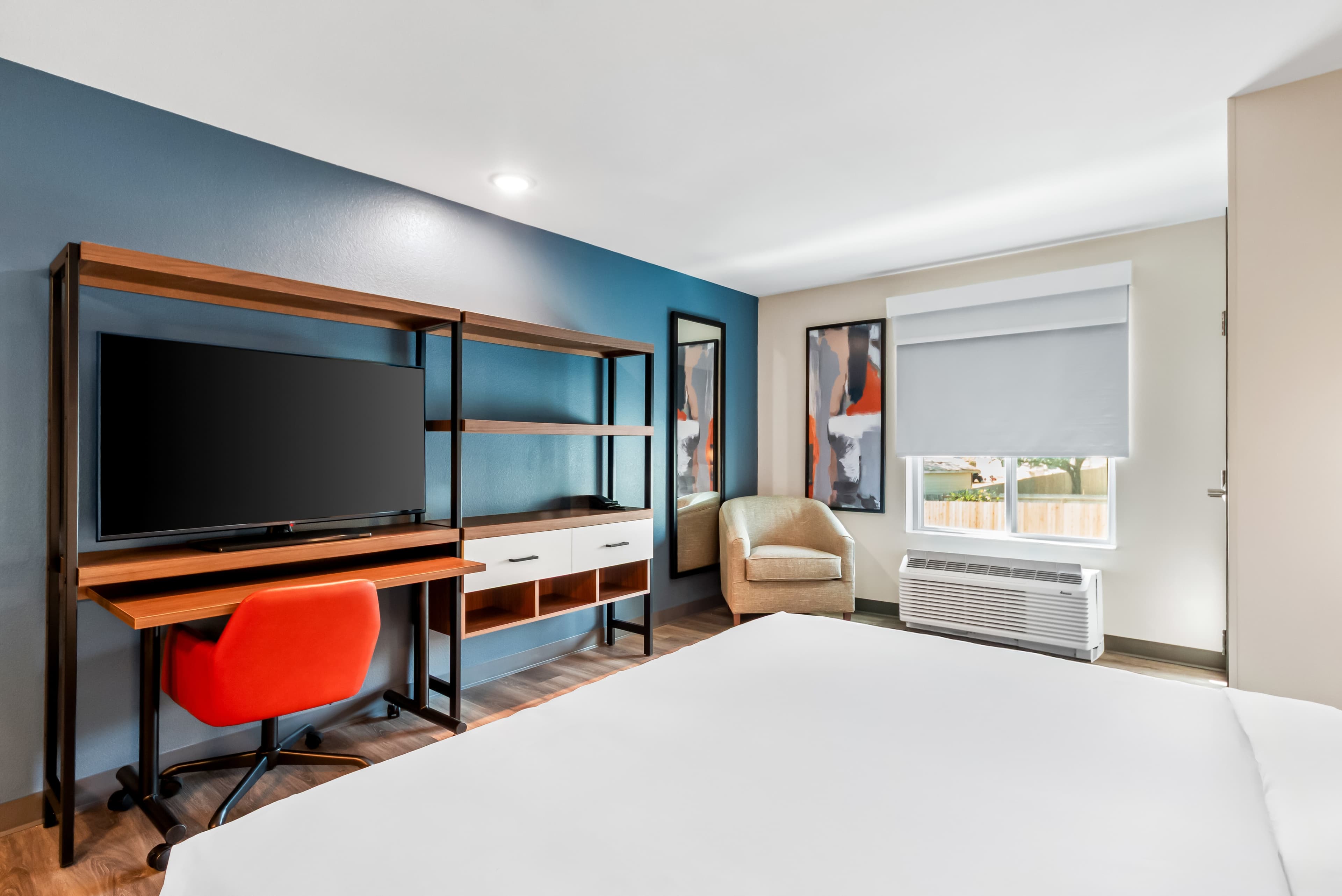 Everhome Suites San Antonio Lackland near Seaworld - Image 4