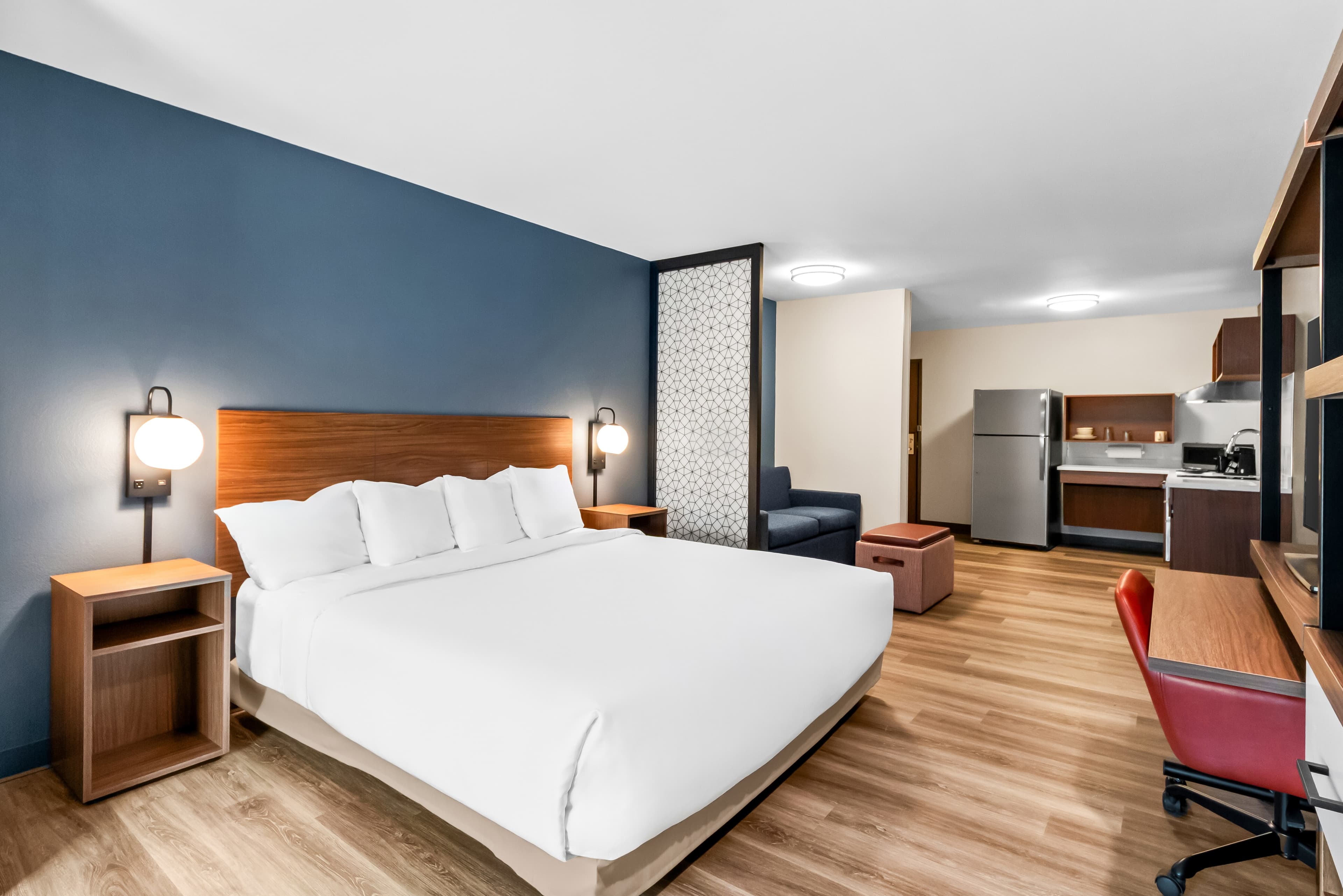 Everhome Suites San Antonio Lackland near Seaworld - Image 5