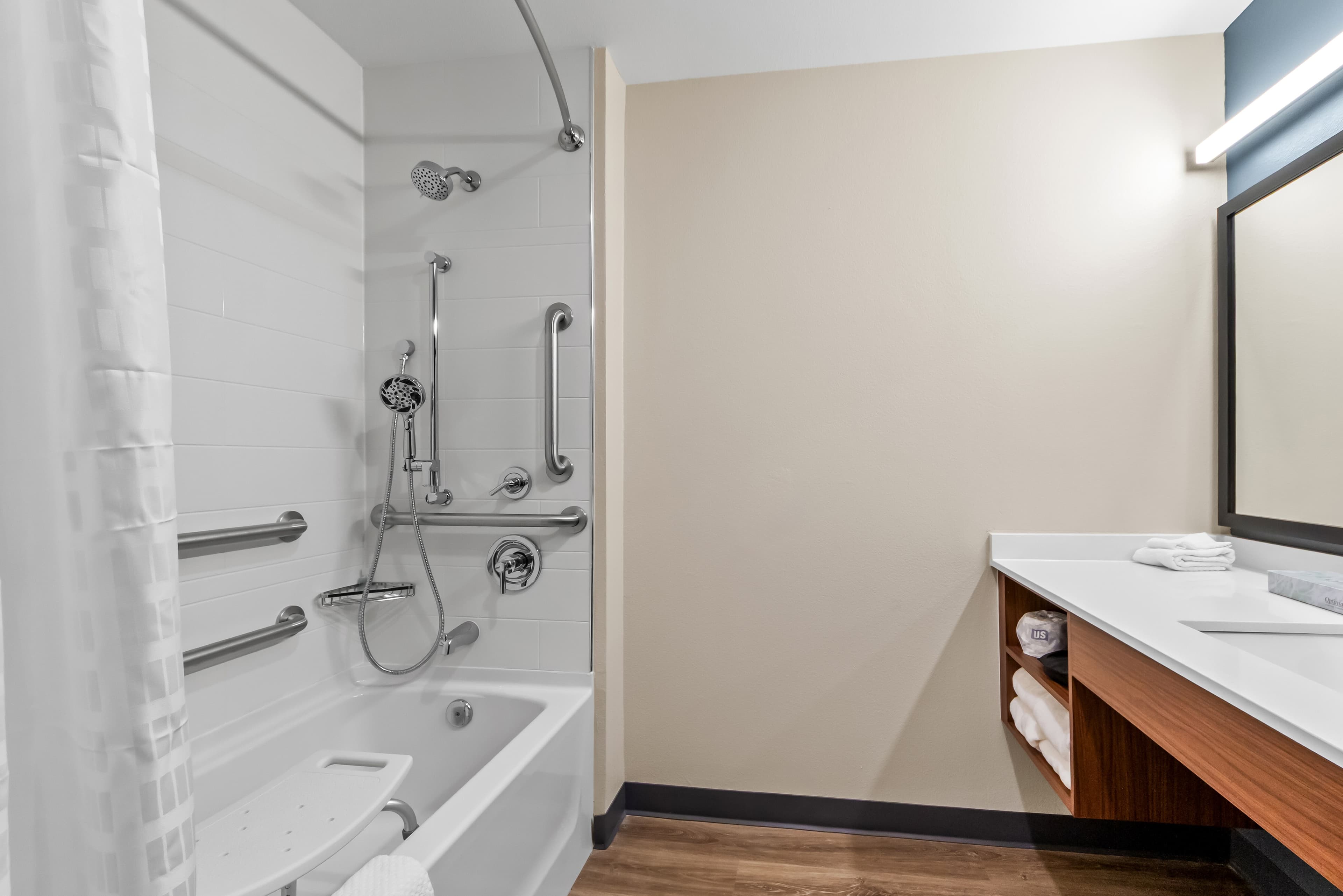 Everhome Suites San Antonio Lackland near Seaworld — 10