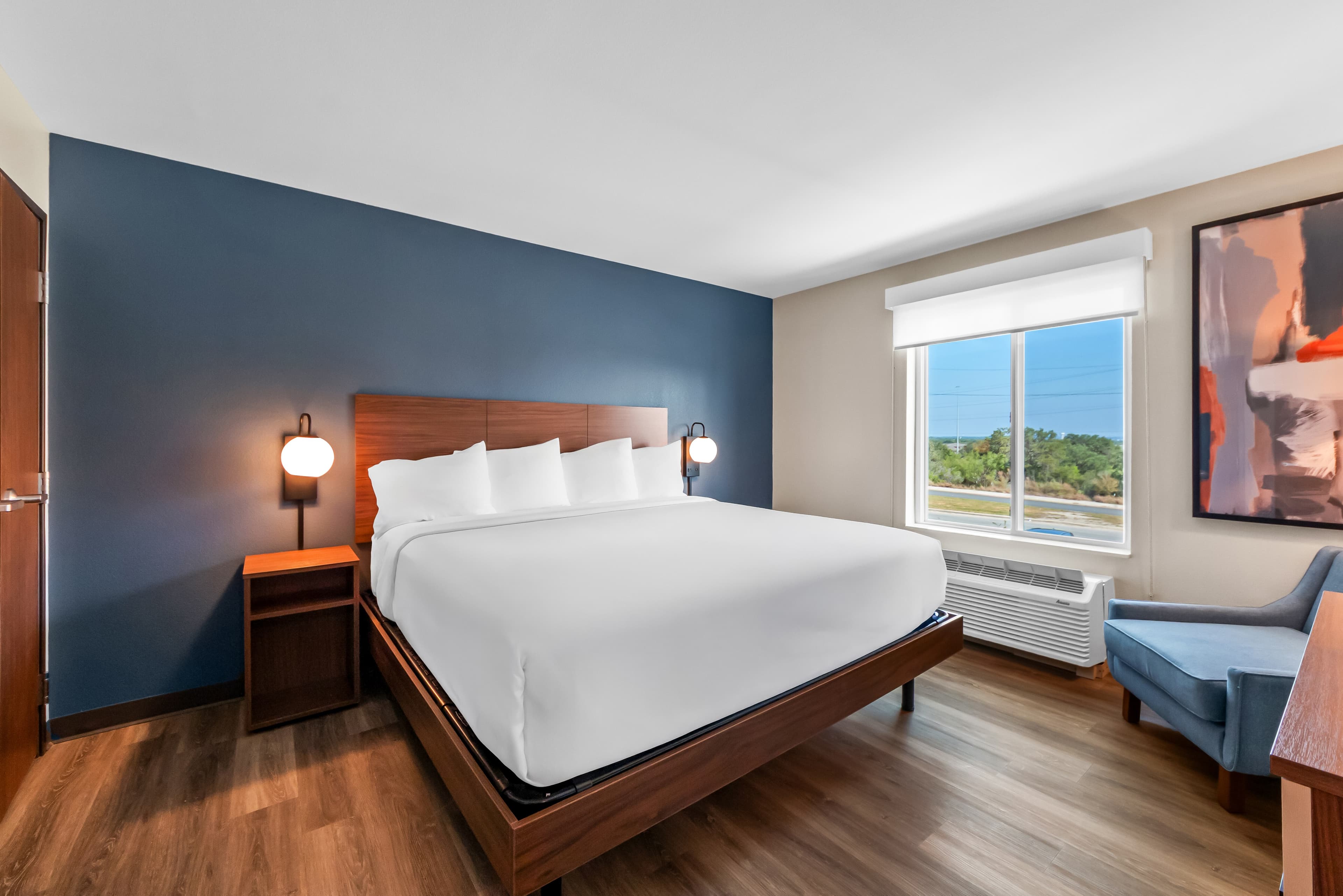 Everhome Suites San Antonio Lackland near Seaworld — 32