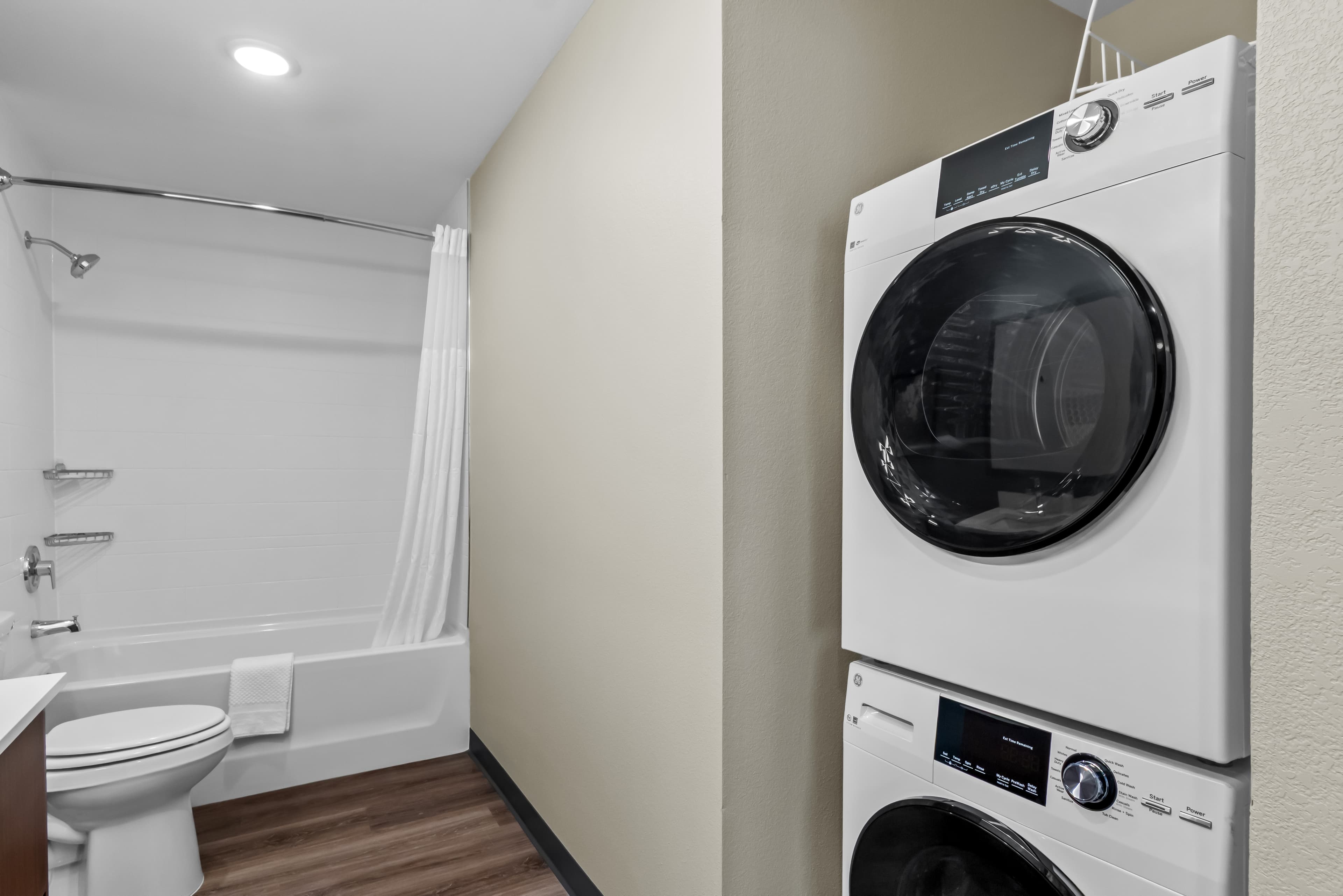 Everhome Suites San Antonio Lackland near Seaworld — 33