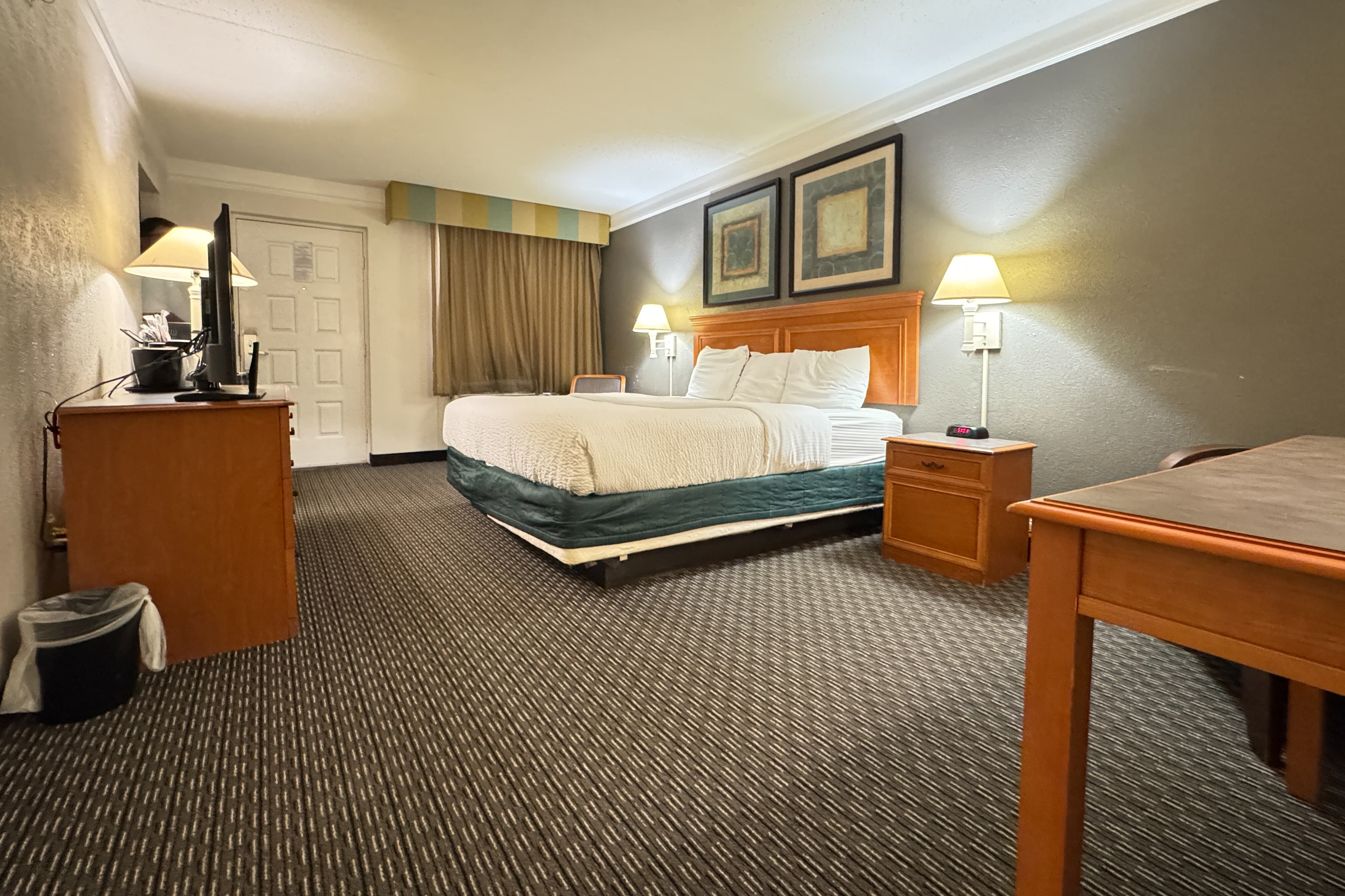 Rodeway Inn - Image 3