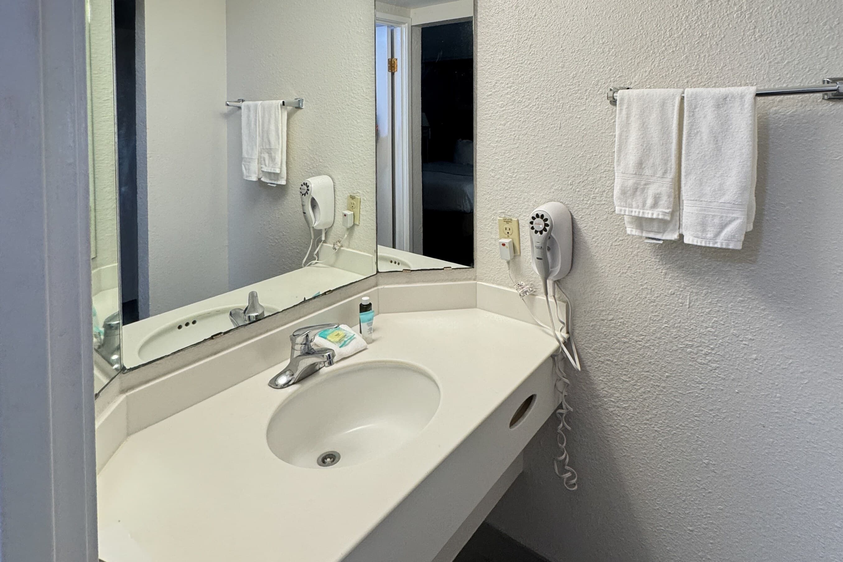 Rodeway Inn - Image 4