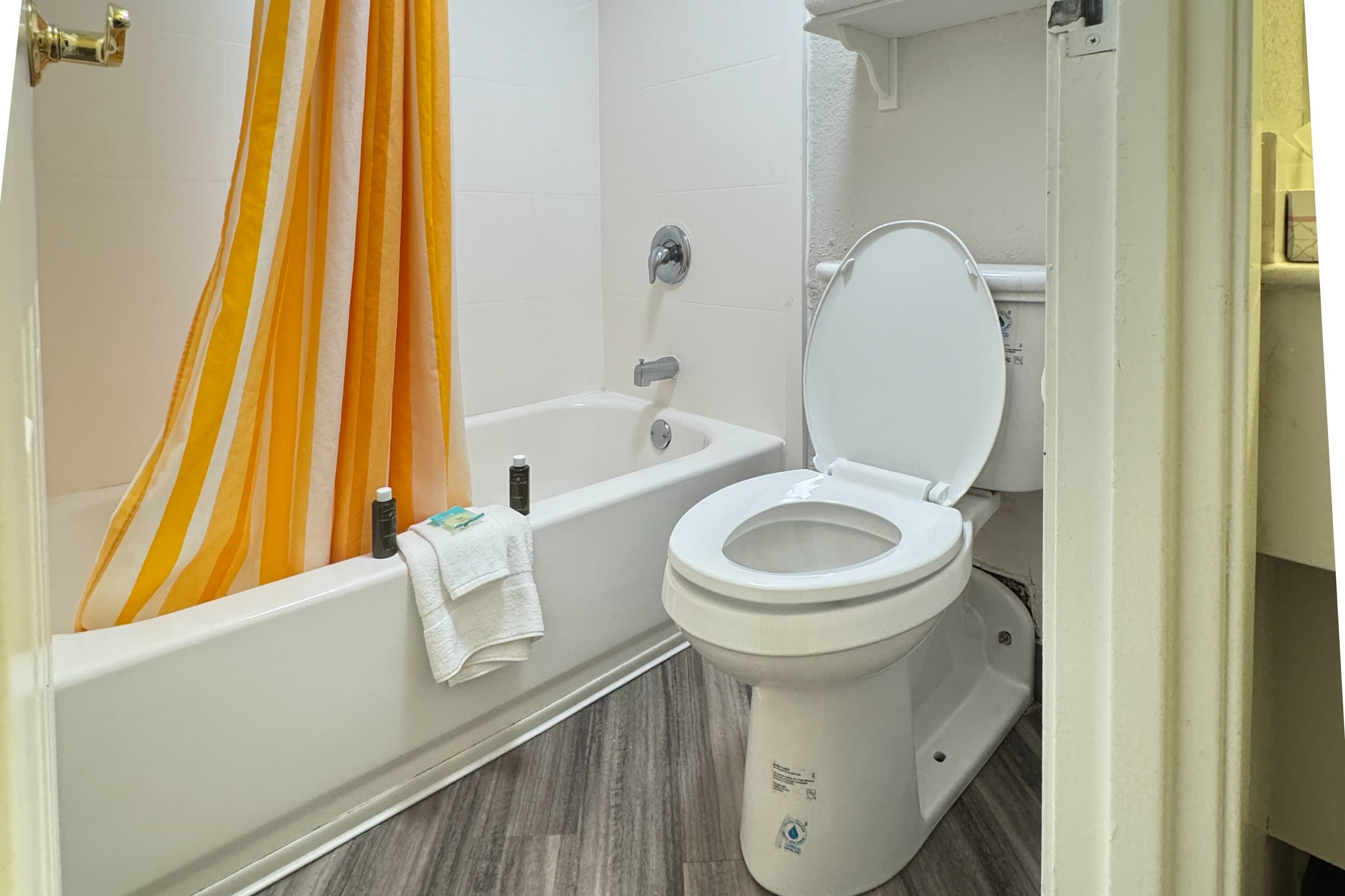 Rodeway Inn - Image 5