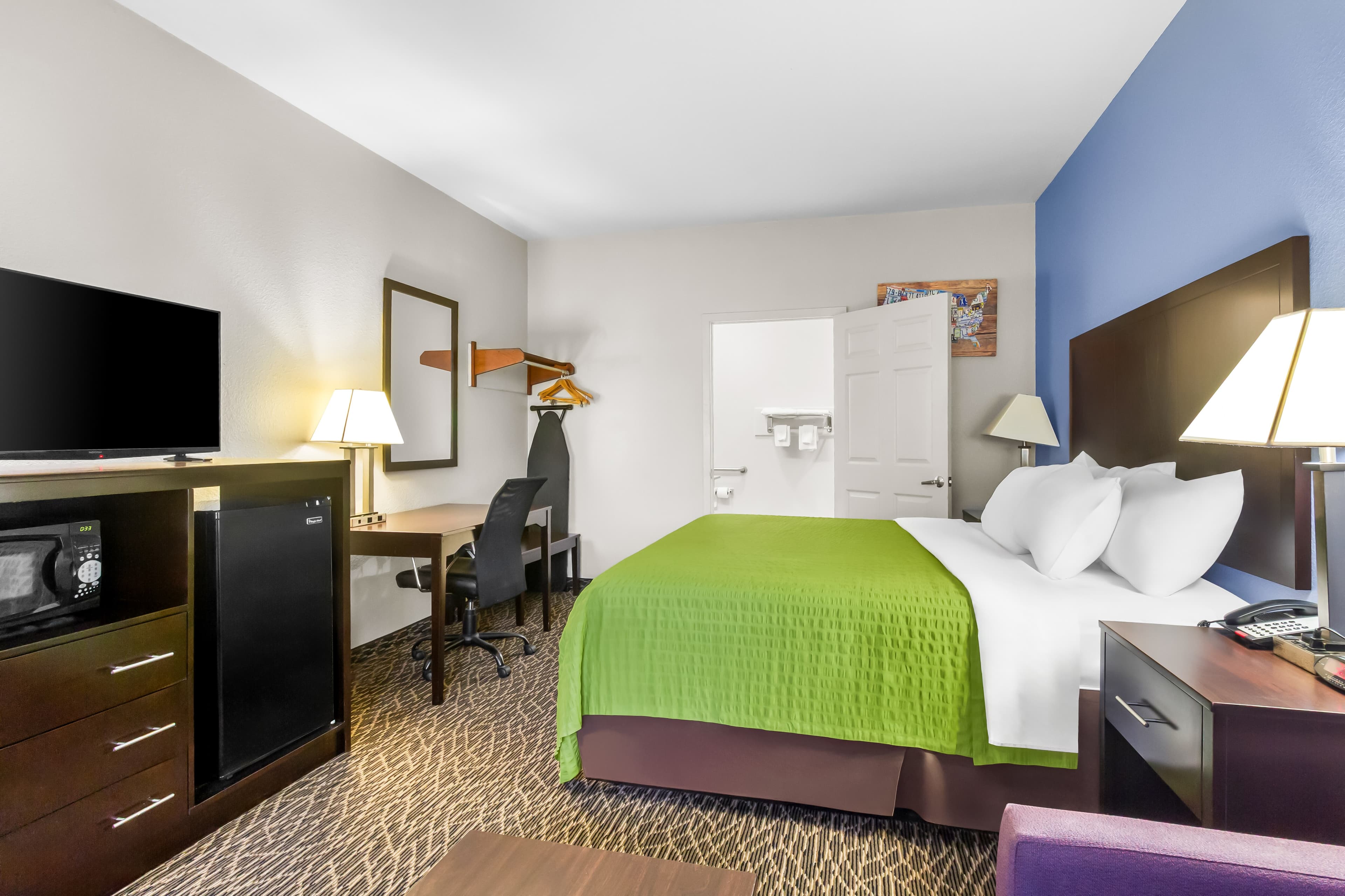 Econo Lodge — 8