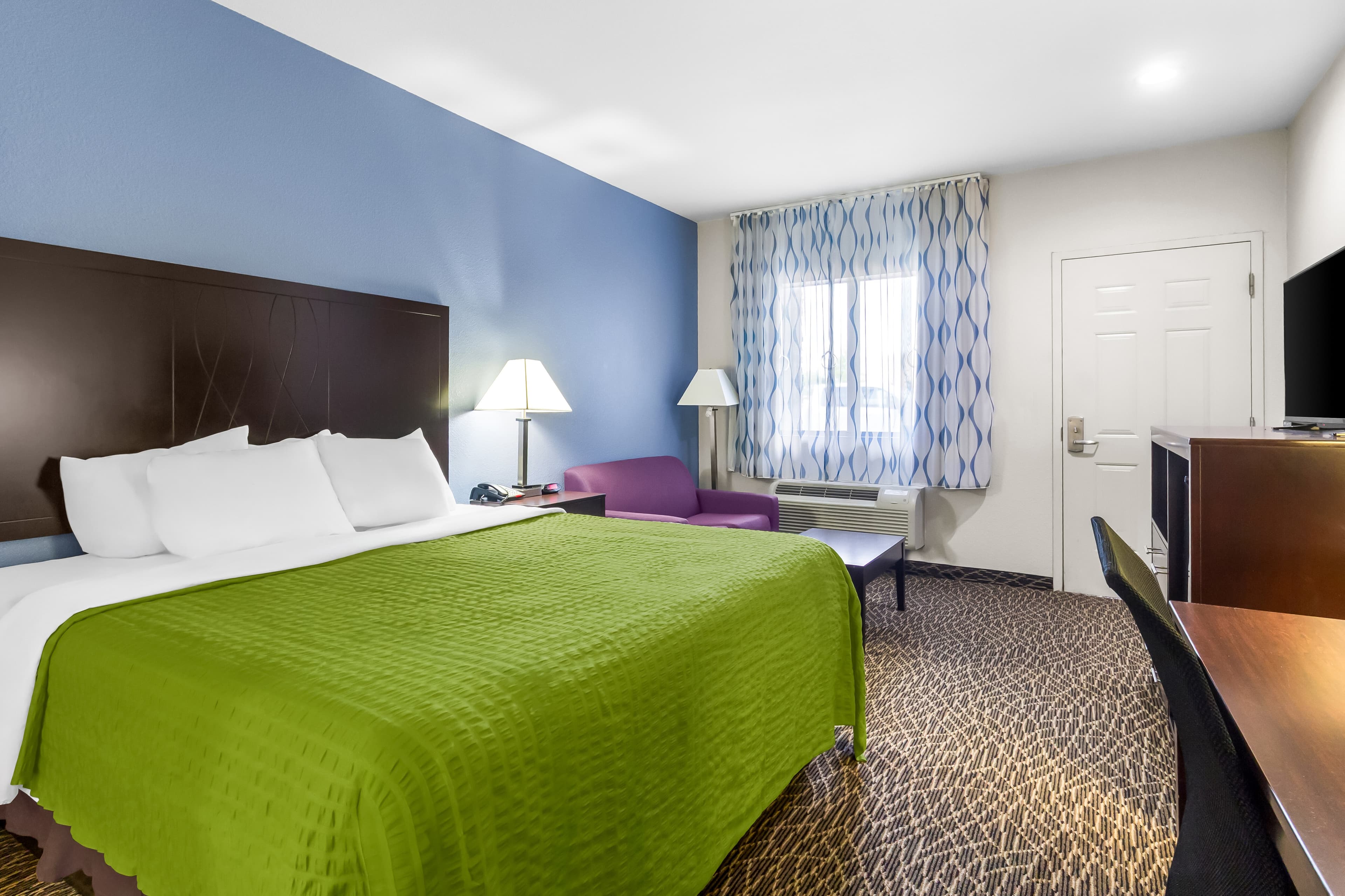 Econo Lodge — 9