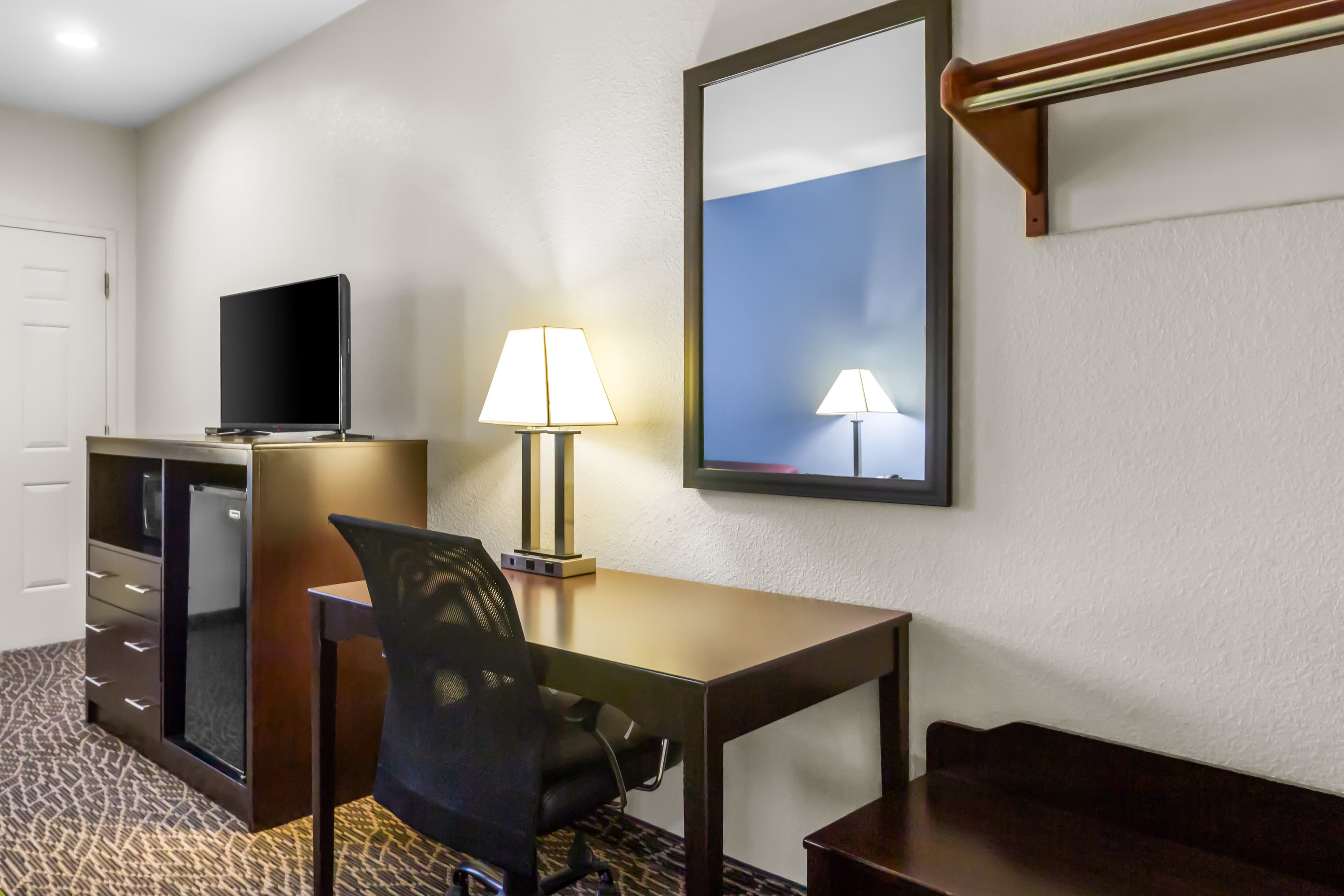 Econo Lodge — 10