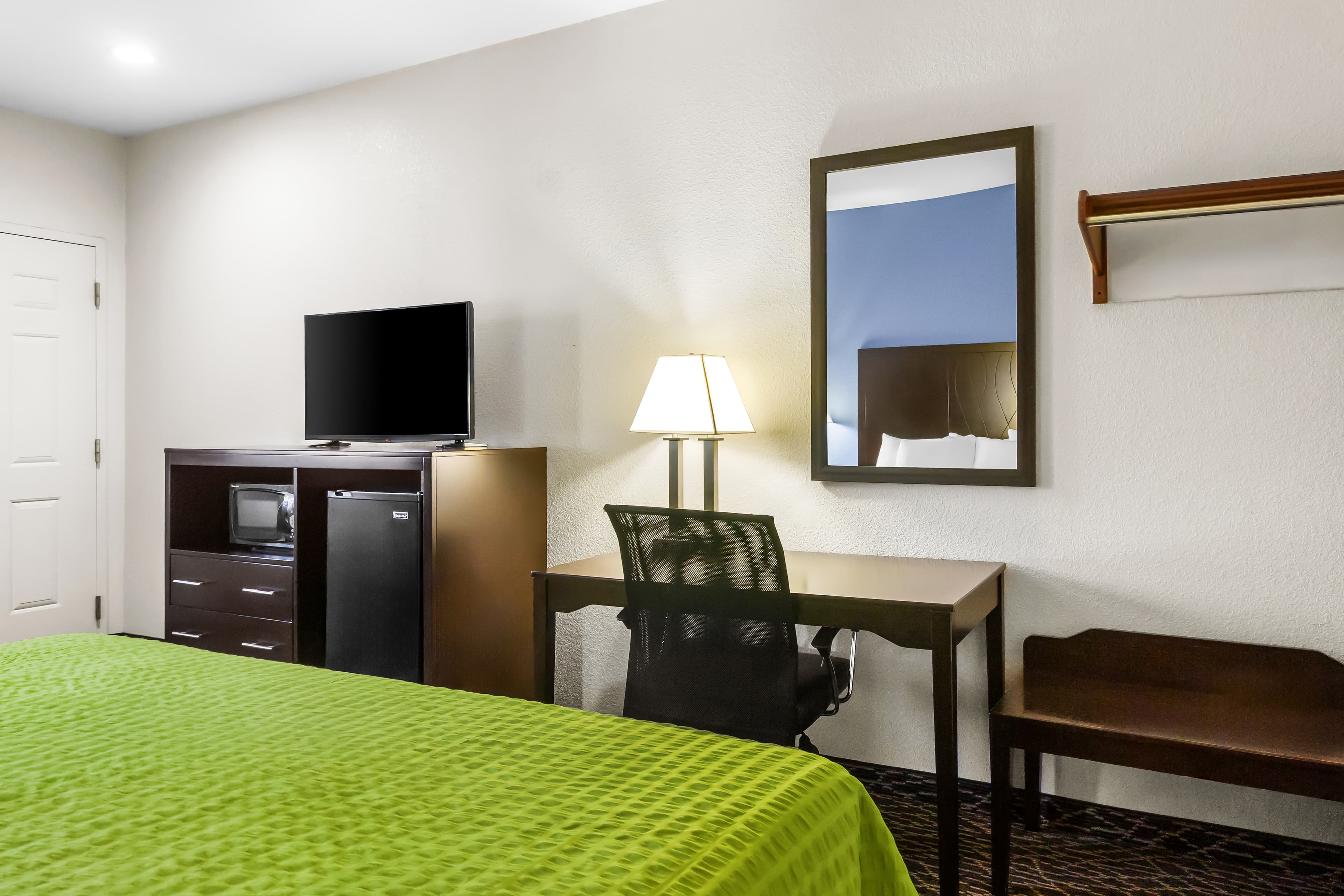 Econo Lodge — 11