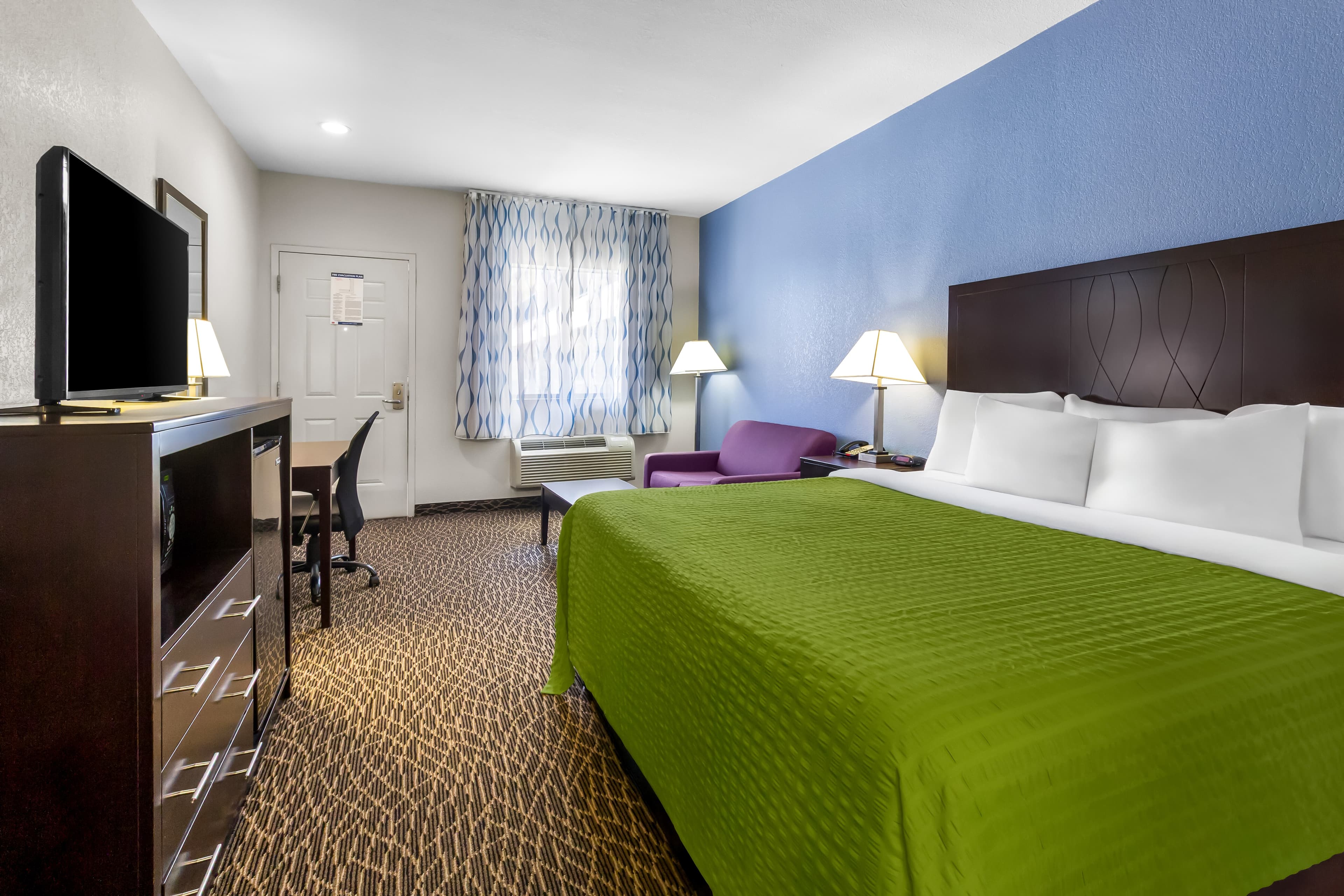 Econo Lodge — 7