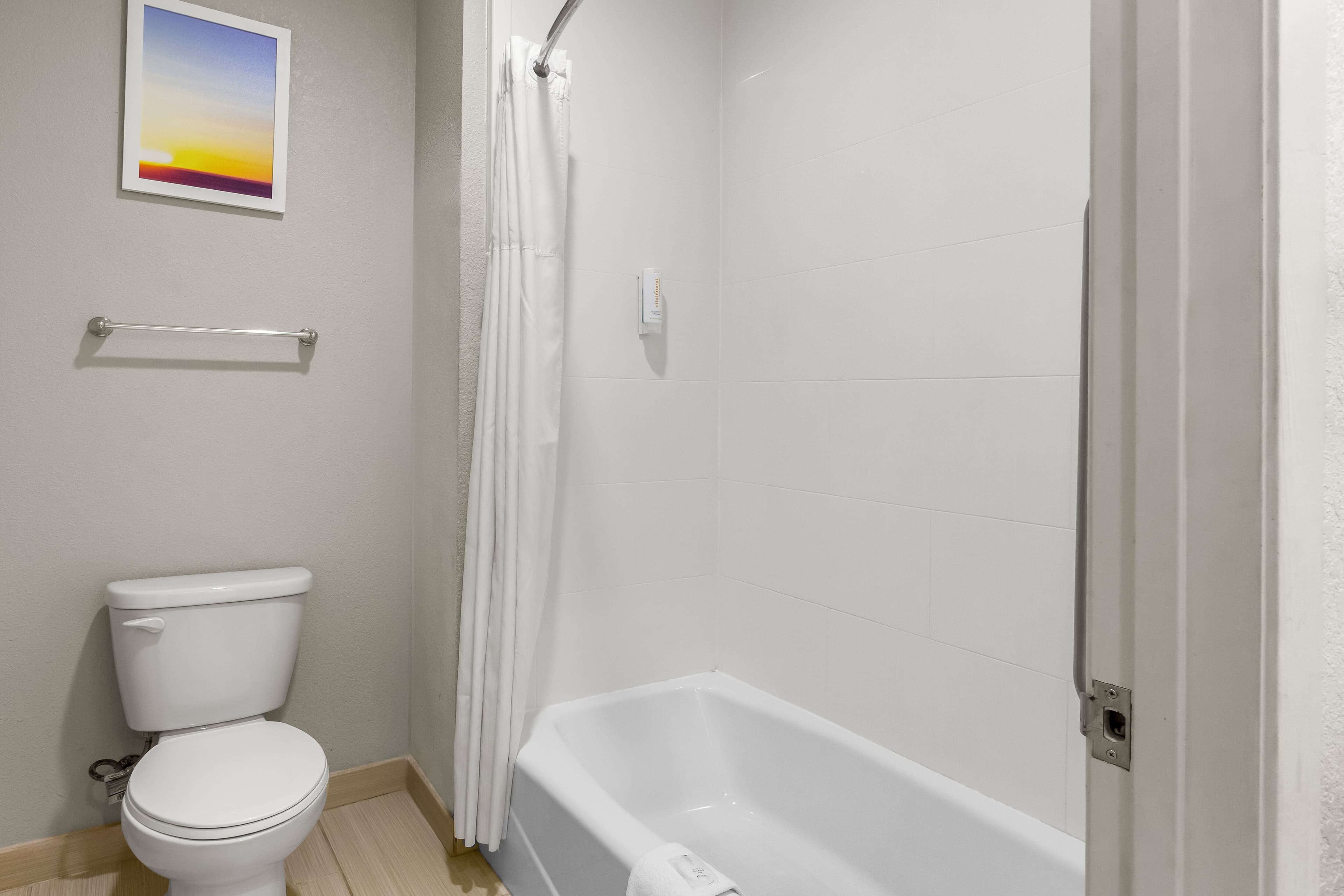 Econo Lodge — 9