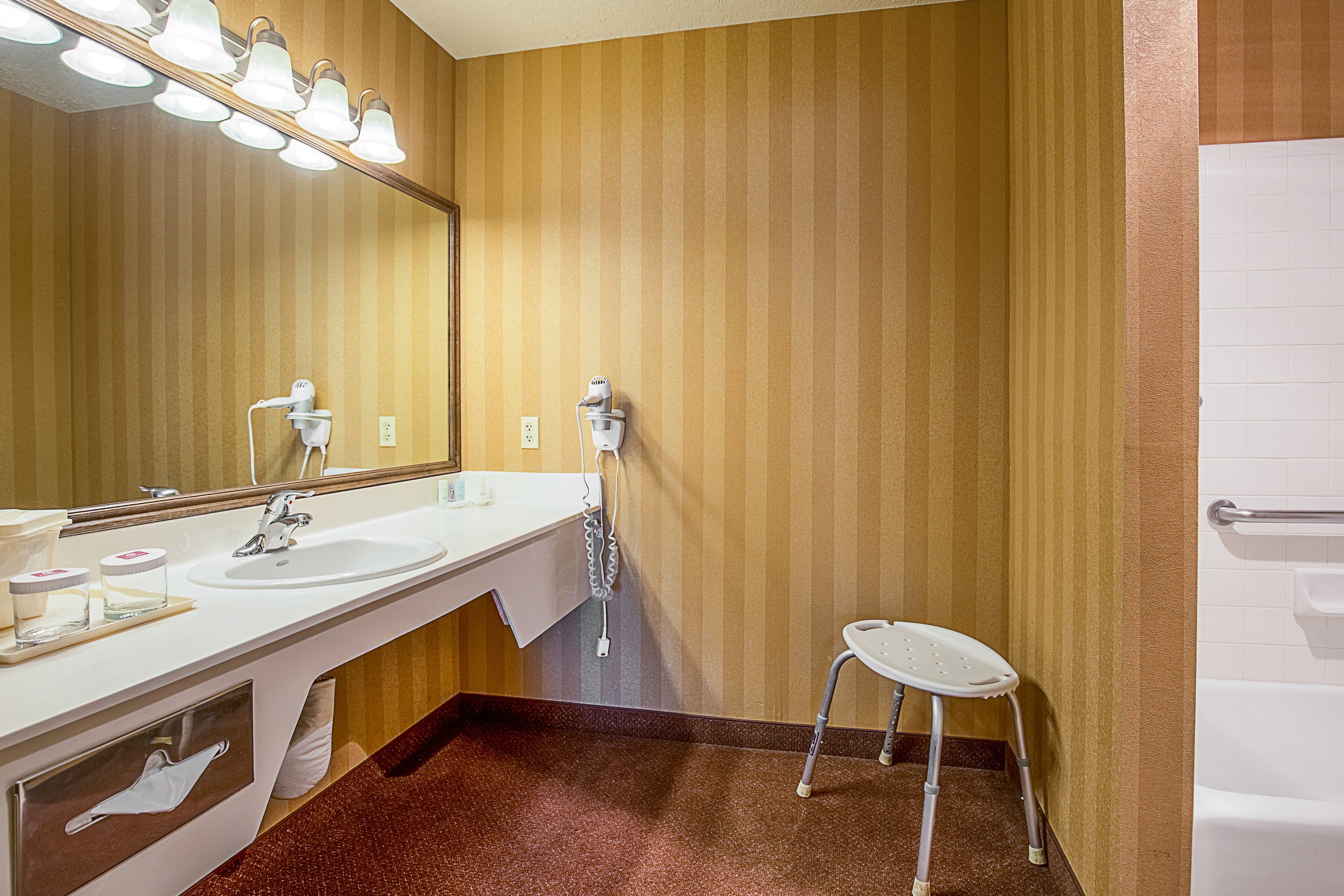 Clarion Suites St George - Convention Center Area - Image 5