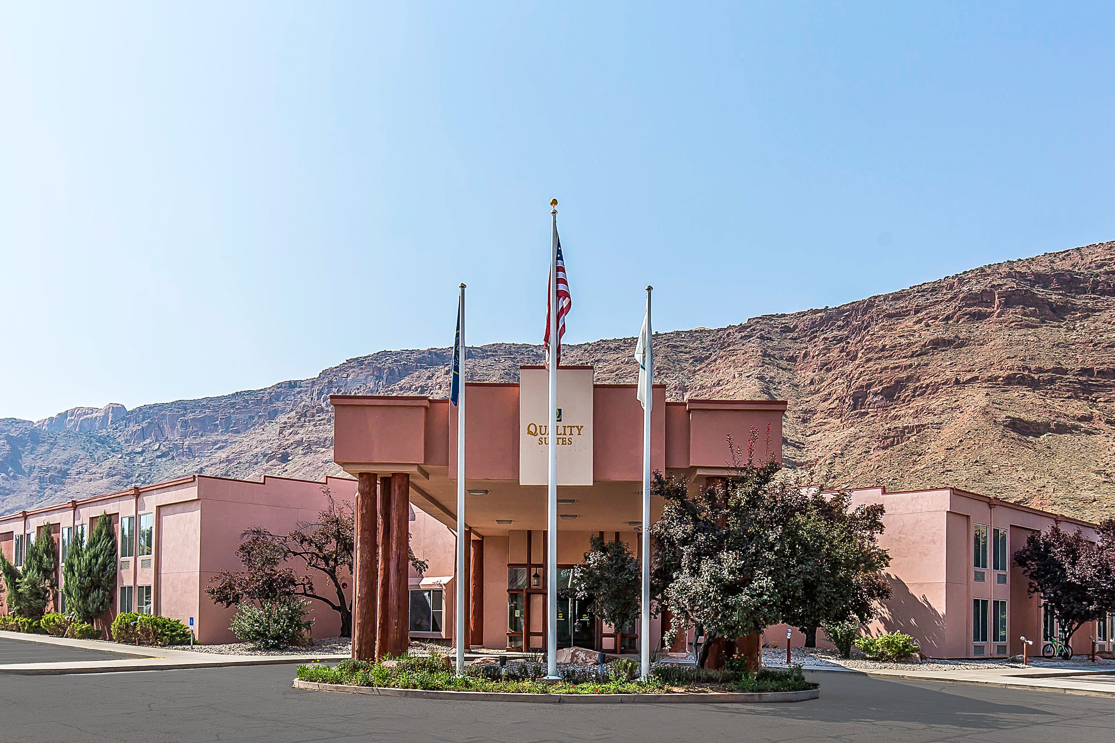 Quality Suites Moab near Arches National Park - Image 1