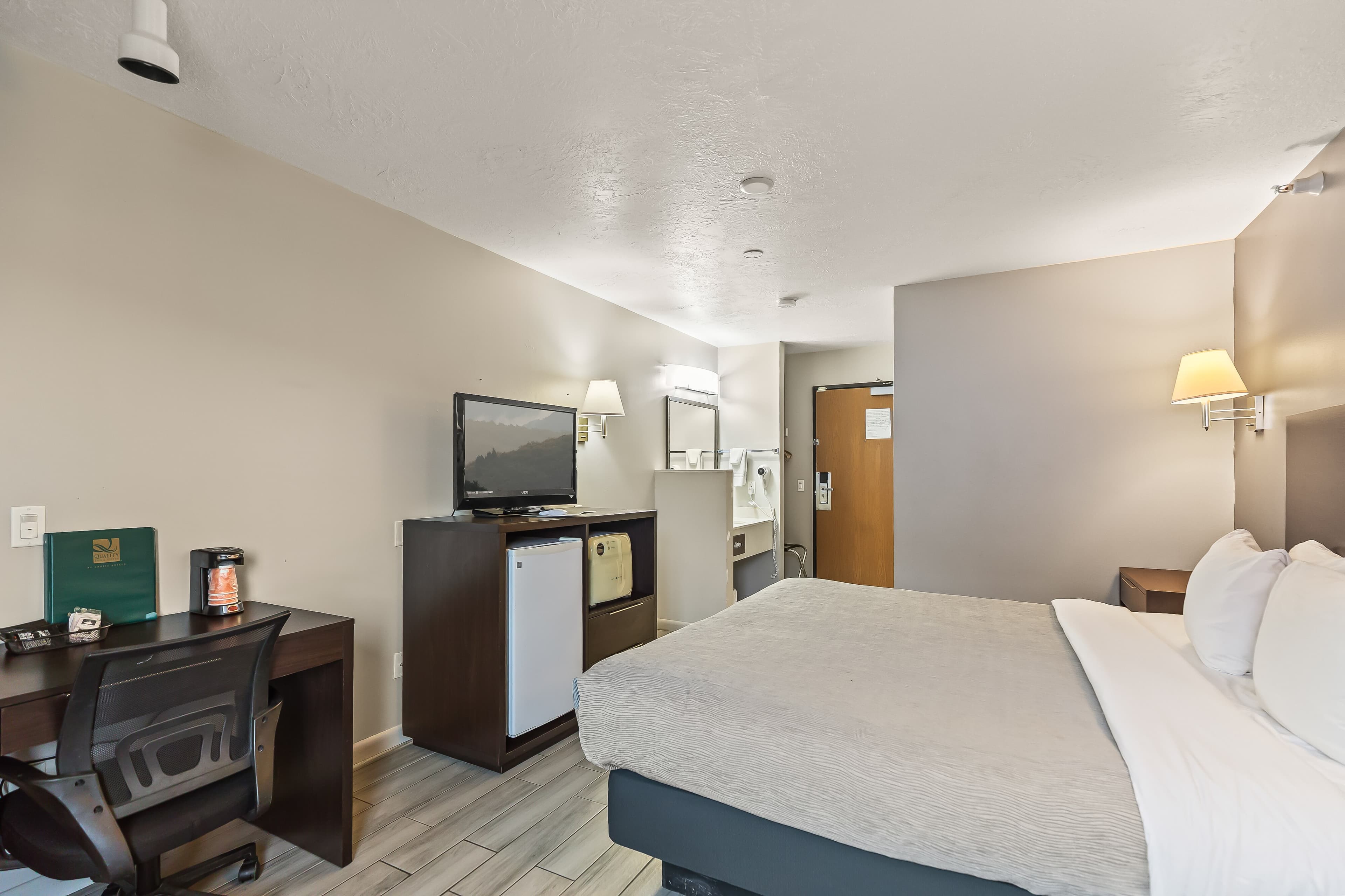 Quality Inn & Suites Salina National Forest Area - Image 3