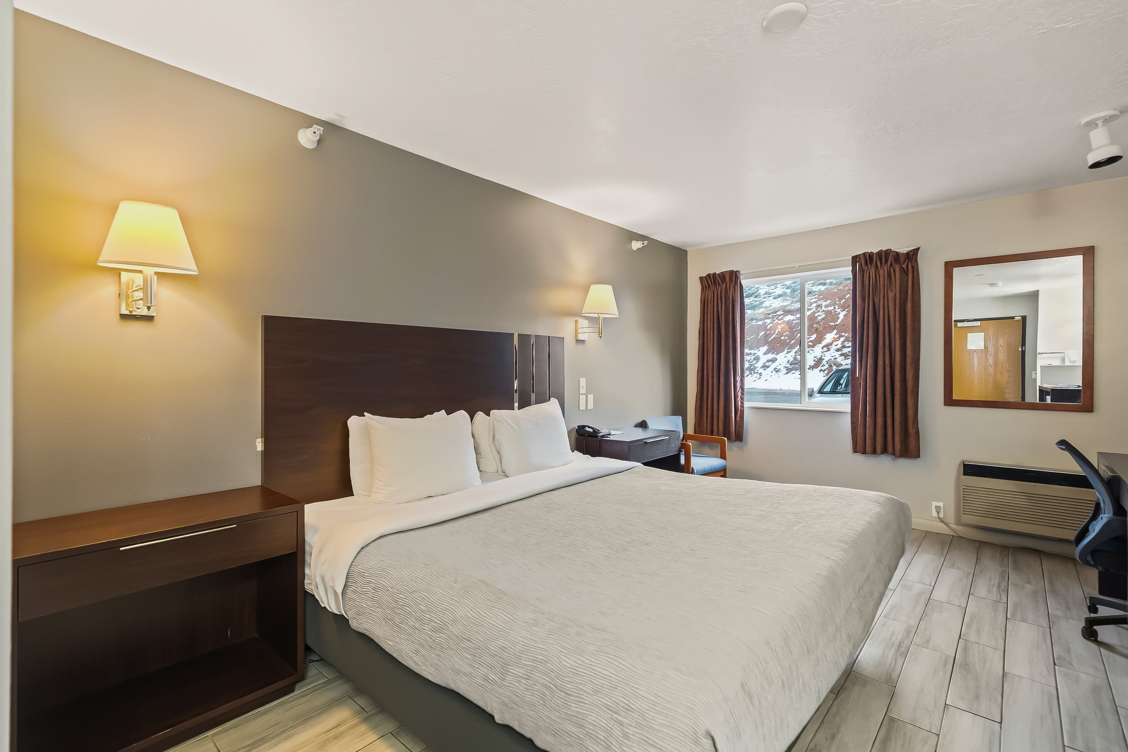 Quality Inn & Suites Salina National Forest Area - Image 4